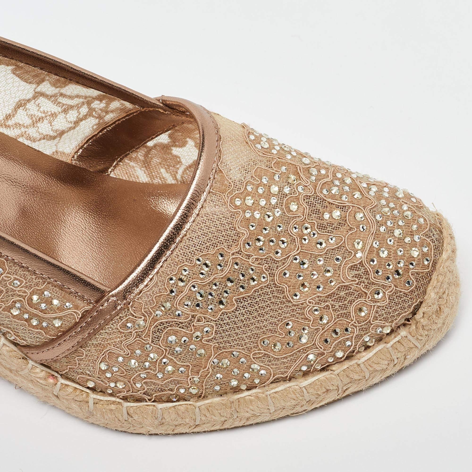 Le Silla Metallic Beige/Gold Lace and Leather Espadrille Wedge Pumps Taglia 37 in vendita 3