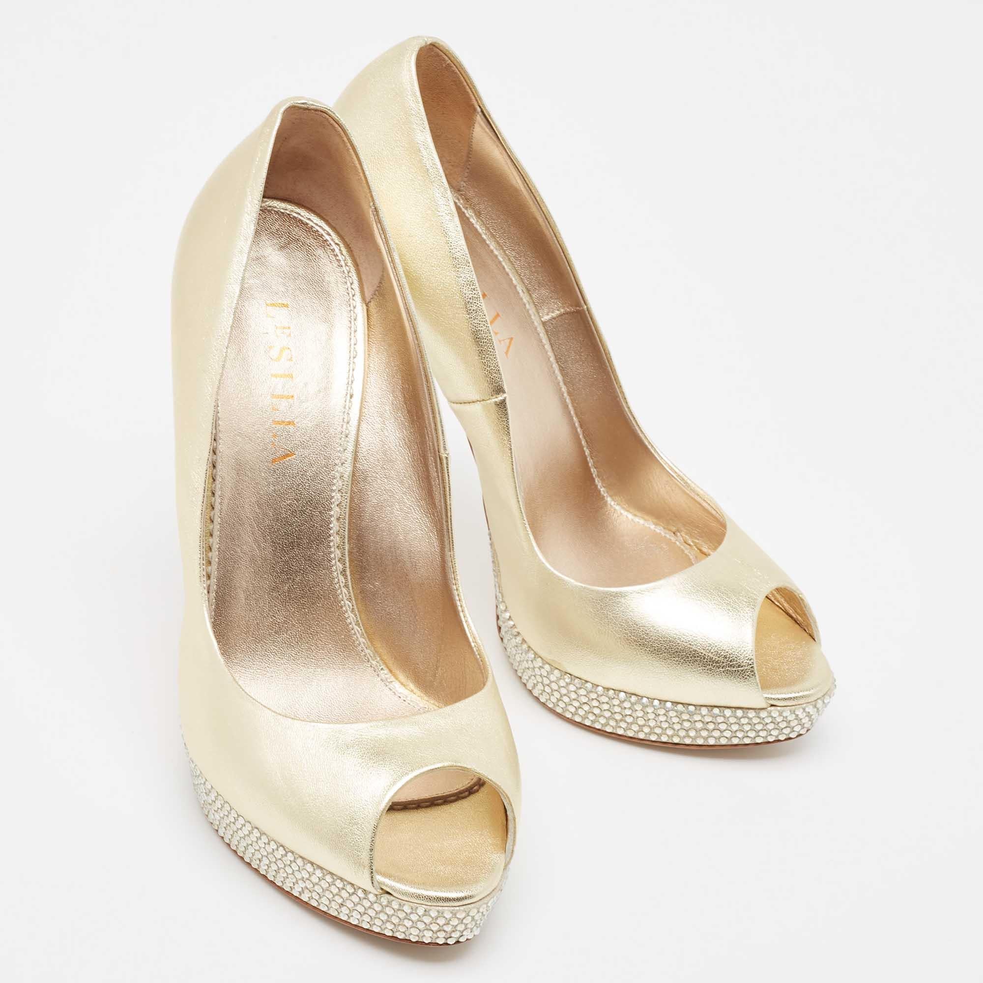Le Silla Pumps Peep Toe in pelle oro metallizzato misura 38,5 In condizioni ottime in vendita a Dubai, Al Qouz 2