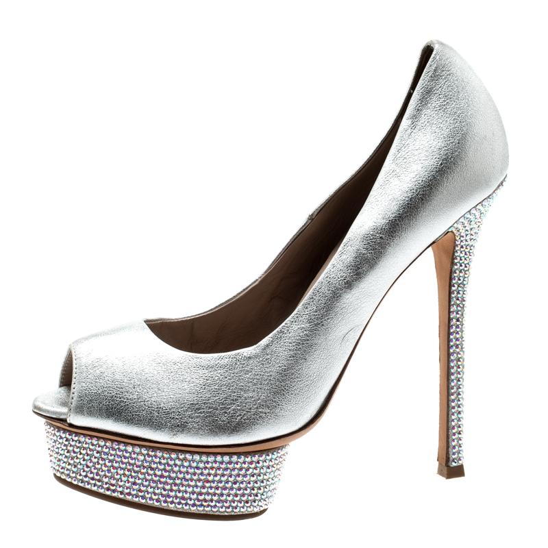 How can one not fall in love with these pumps by Le Silla! They've been beautifully crafted from metallic silver leather and lined with pretty crystals all over, including the platforms and heels. The pumps carry a peep toe with leather insoles and