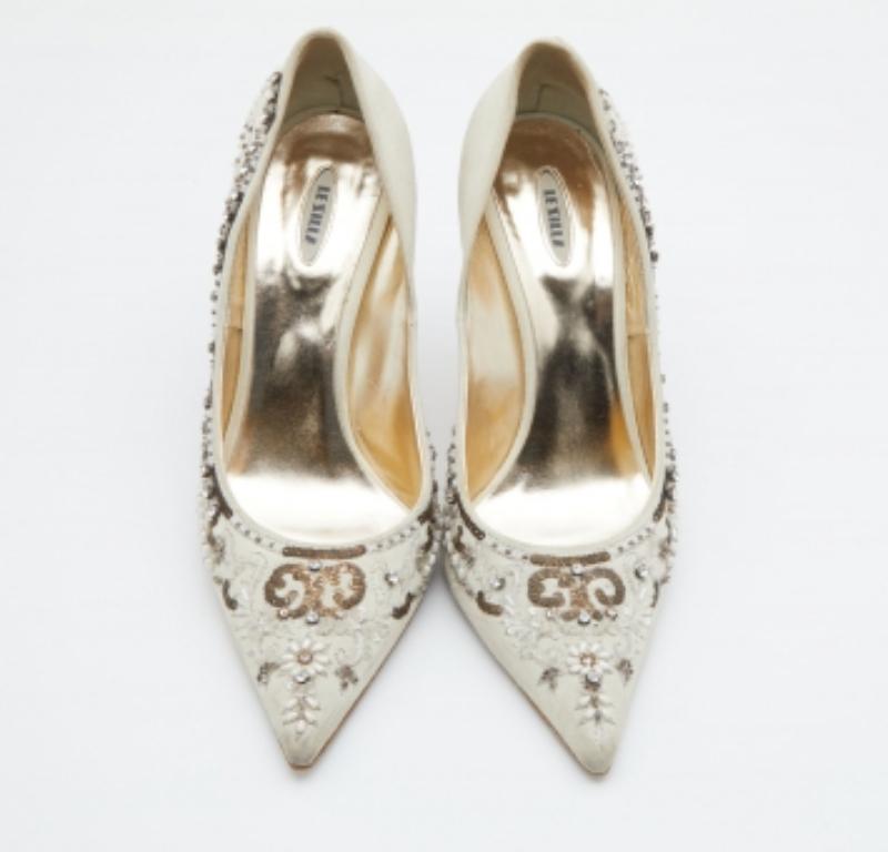 Bianco Le Silla Off White Suede Crystal Embellished Pointed Toe Pumps Taglia 40 in vendita