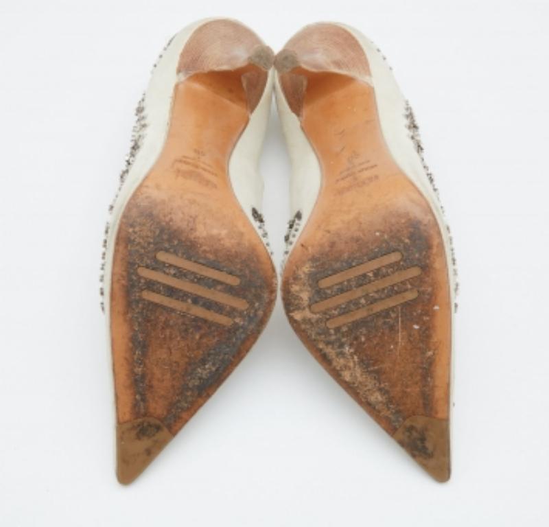 Le Silla Off White Suede Crystal Embellished Pointed Toe Pumps Taglia 40 in vendita 1