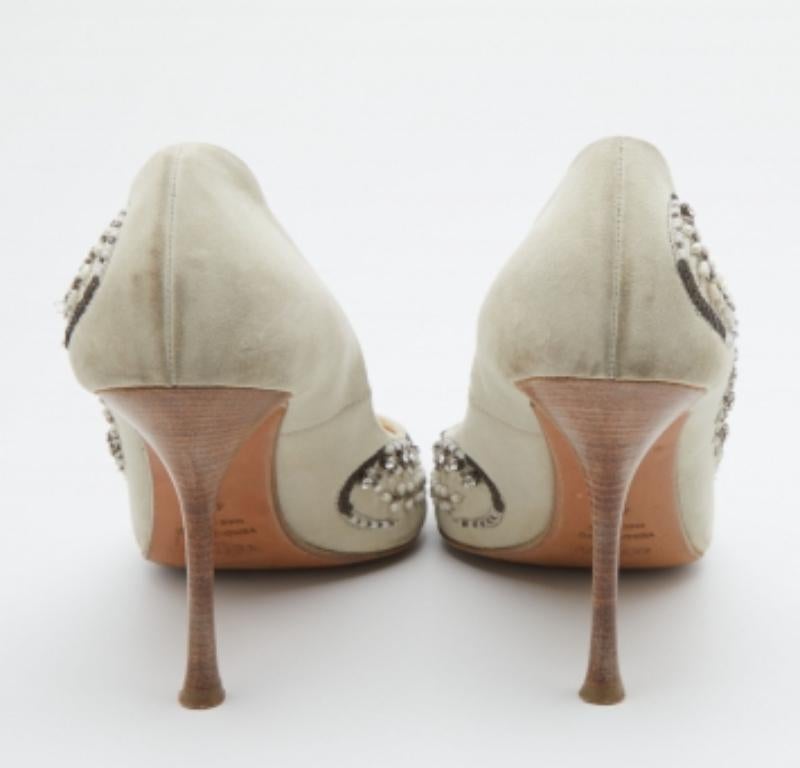 Le Silla Off White Suede Crystal Embellished Pointed Toe Pumps Taglia 40 in vendita 3