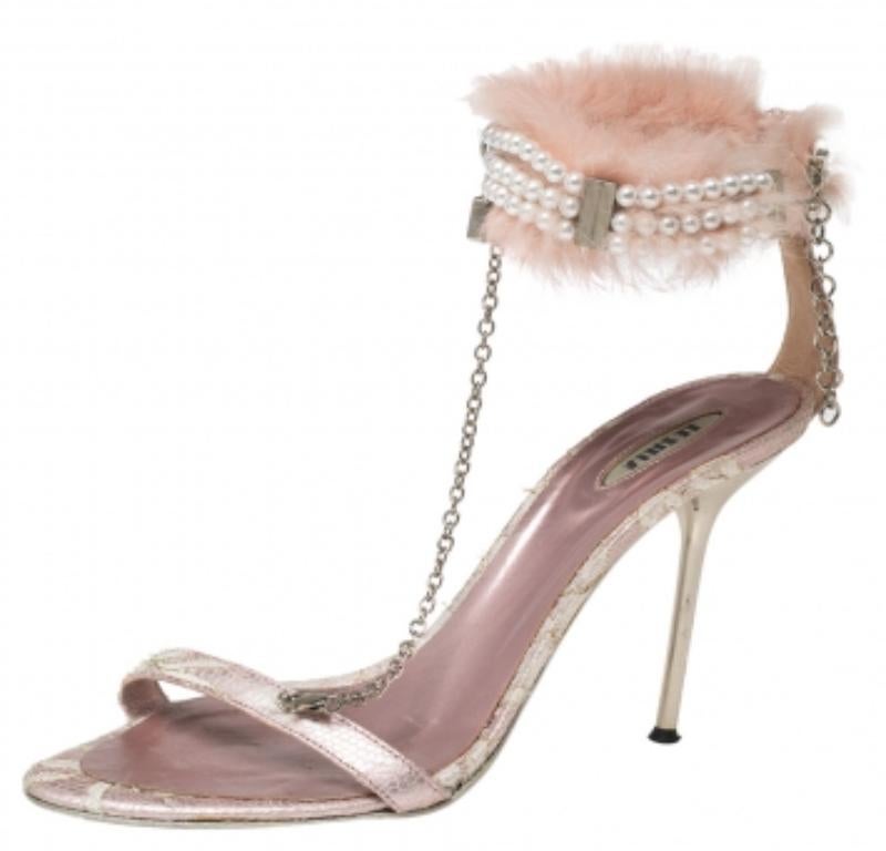 Le Silla Pink Lace and Pearl Chain Embellished Fur T-Strap Sandals Size 37 In Fair Condition In Dubai, Al Qouz 2