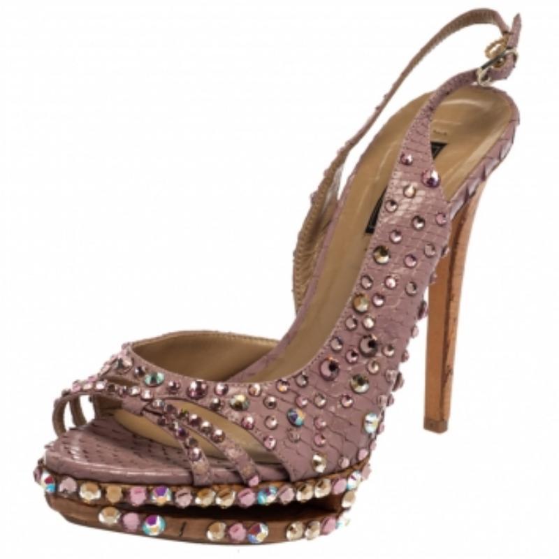 To gift you elegance, Le Silla brings you these gorgeous sandals. From their shape and luscious purple finish to their overall appeal, they are utterly mesmerizing. The sandals come crafted from leather and designed with peep-toes, crystal