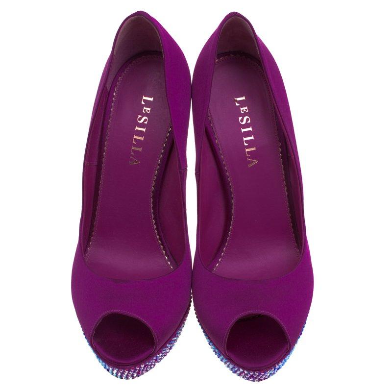 Le Silla Purple Satin Crystal Embellished Platform Peep Toe Pumps Size 38 In New Condition In Dubai, Al Qouz 2