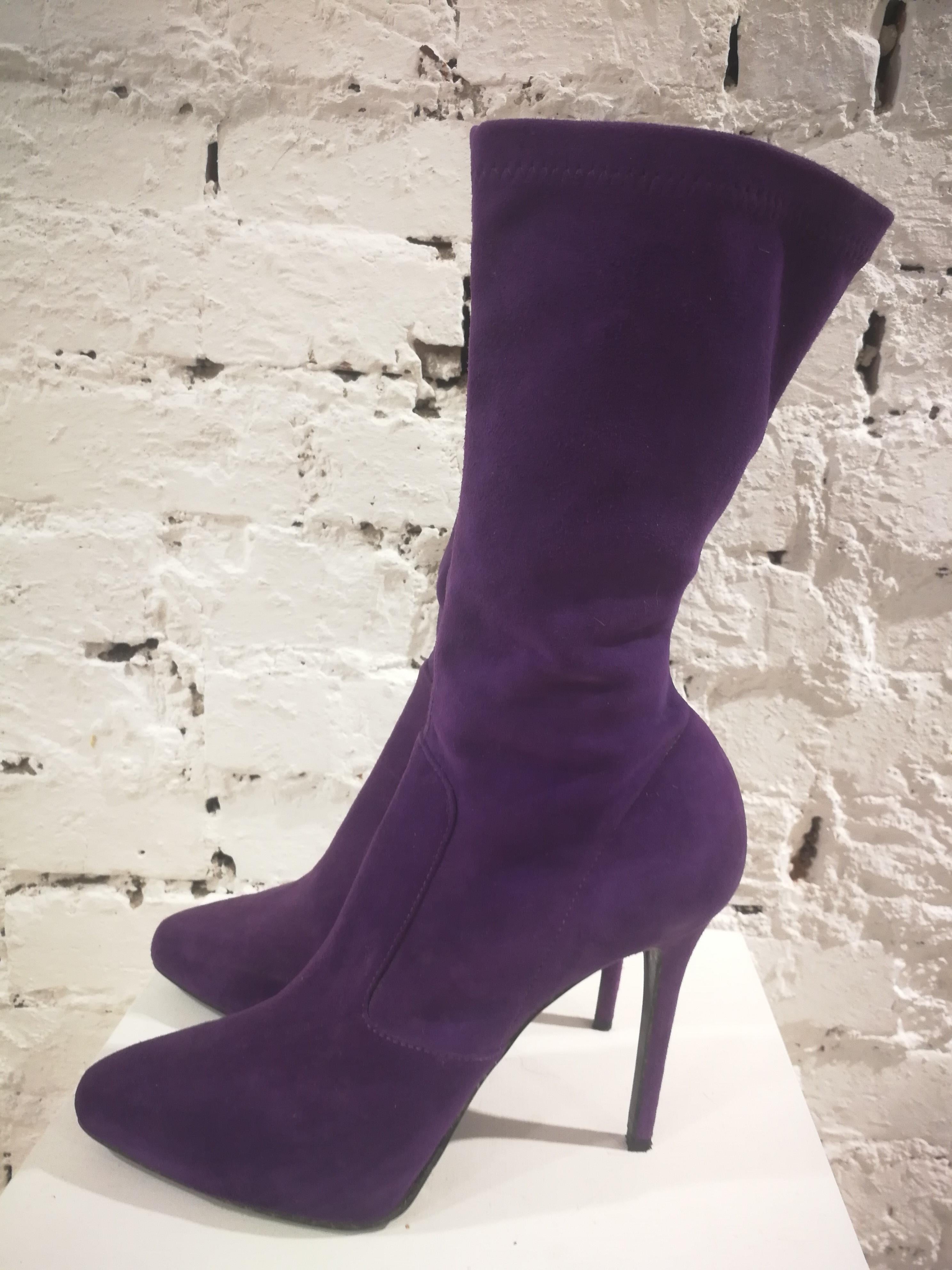 Le Silla Purple Suede Boots
Le Silla boots totally made in italy in size 40
Heels: 11 cm 