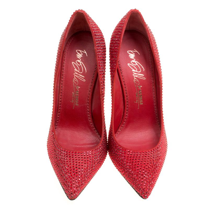 Revamp your footwear collection by adding this pair of sparkling Le Silla pumps to it. Look trendy and charming in this pair of gorgeous pumps, designed from suede. Make a creative style statement while flaunting this pair of sparkling red pumps.