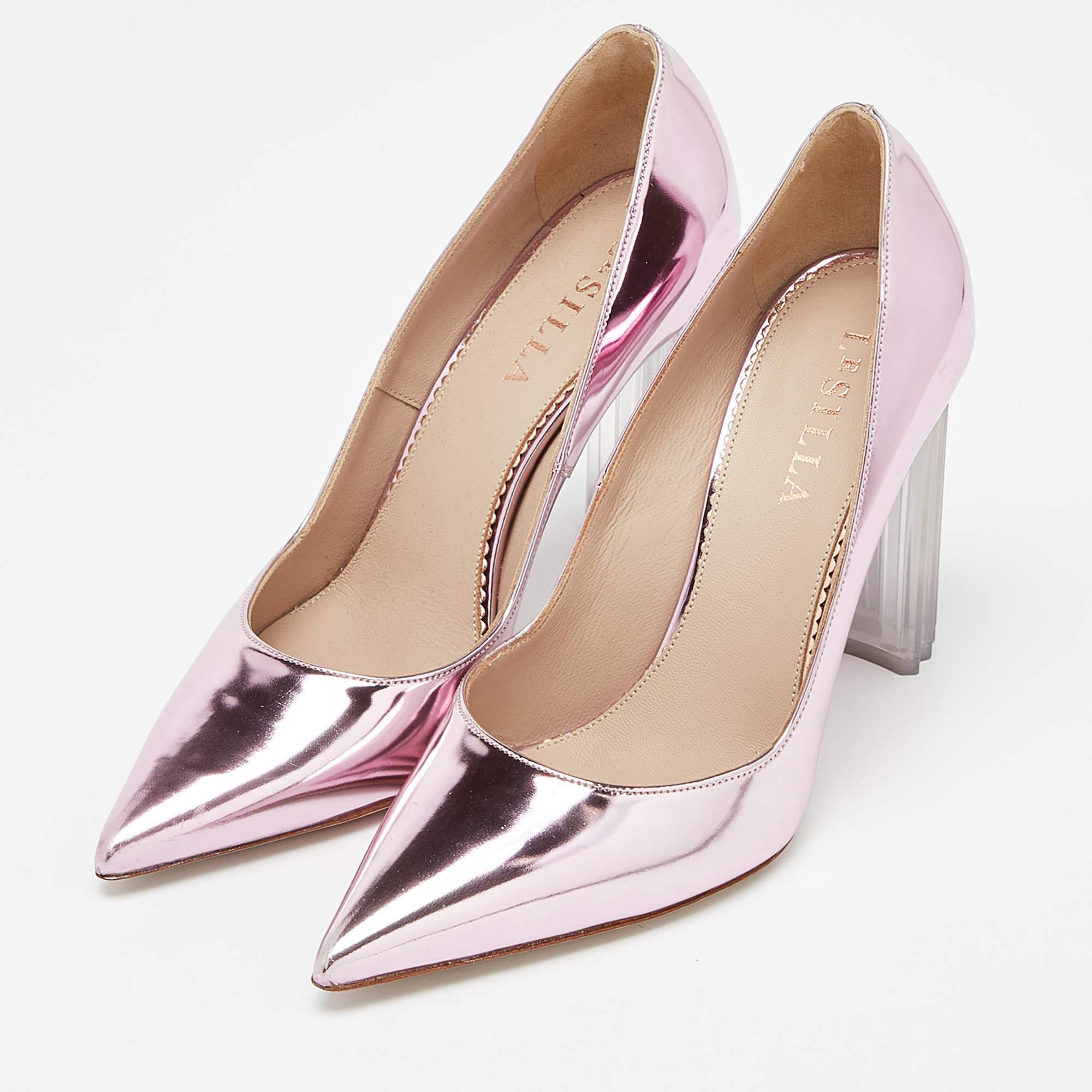 Sfoggiate uno stile elegante con questo paio di décolleté. Queste scarpe eleganti sono realizzate con materiali di qualità. Sono montati su suole resistenti e tacchi eleganti.