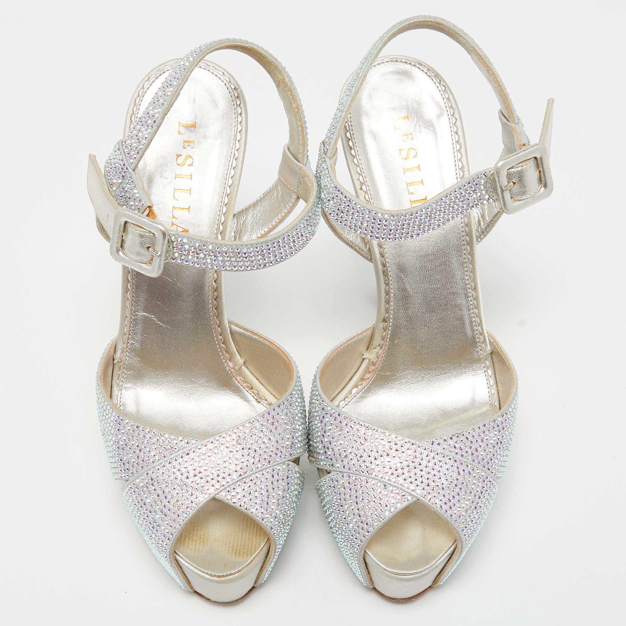 To gift you elegance, Le Silla bring you these gorgeous limited edition sandals. From their shape and luscious silver finish to their overall appeal, they are utterly mesmerizing. The sandals come crafted from leather and designed with peep-toes,
