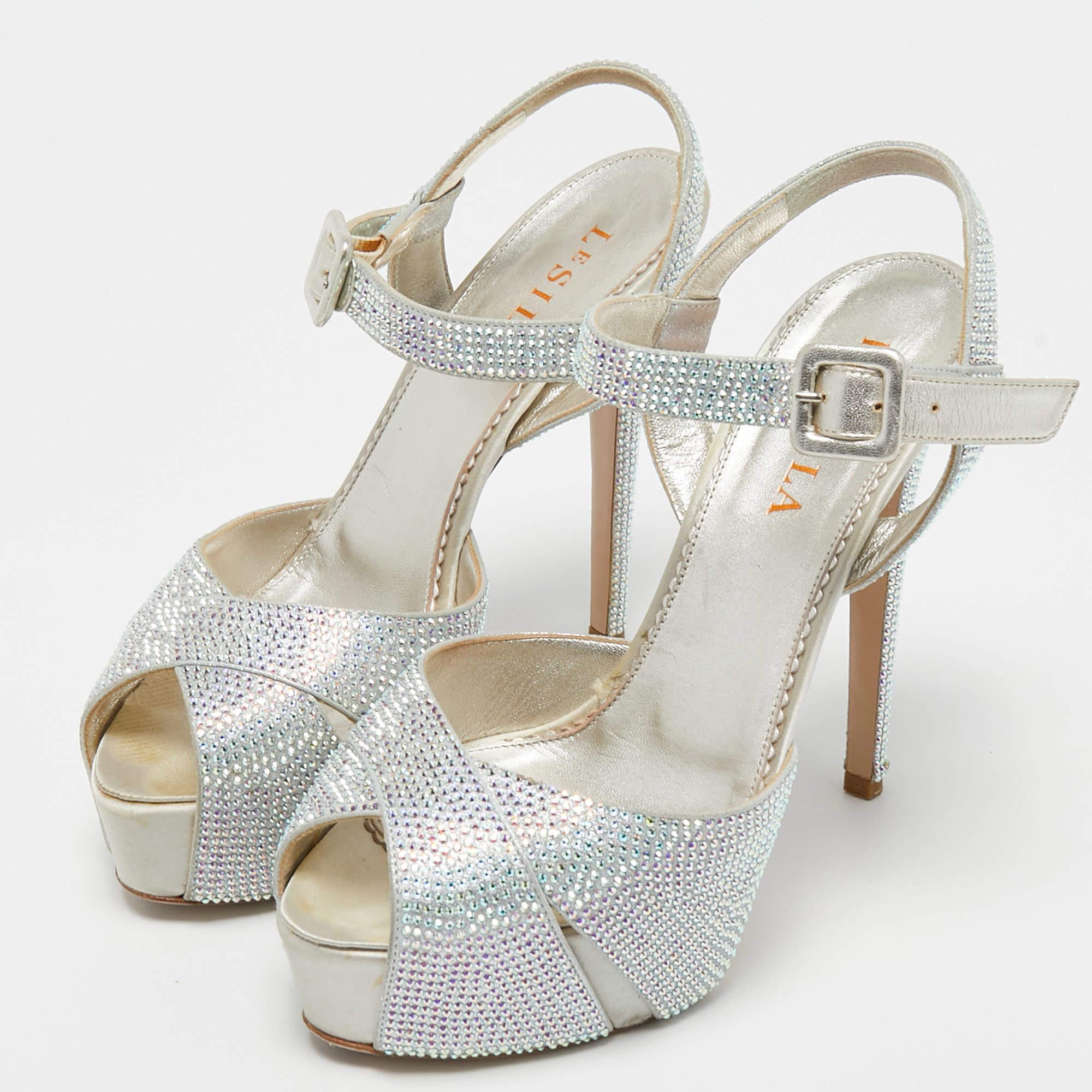 Le Silla Silver Crystal Embellished Cross Ankle Strap Platform Sandals Size 37 In Good Condition For Sale In Dubai, Al Qouz 2