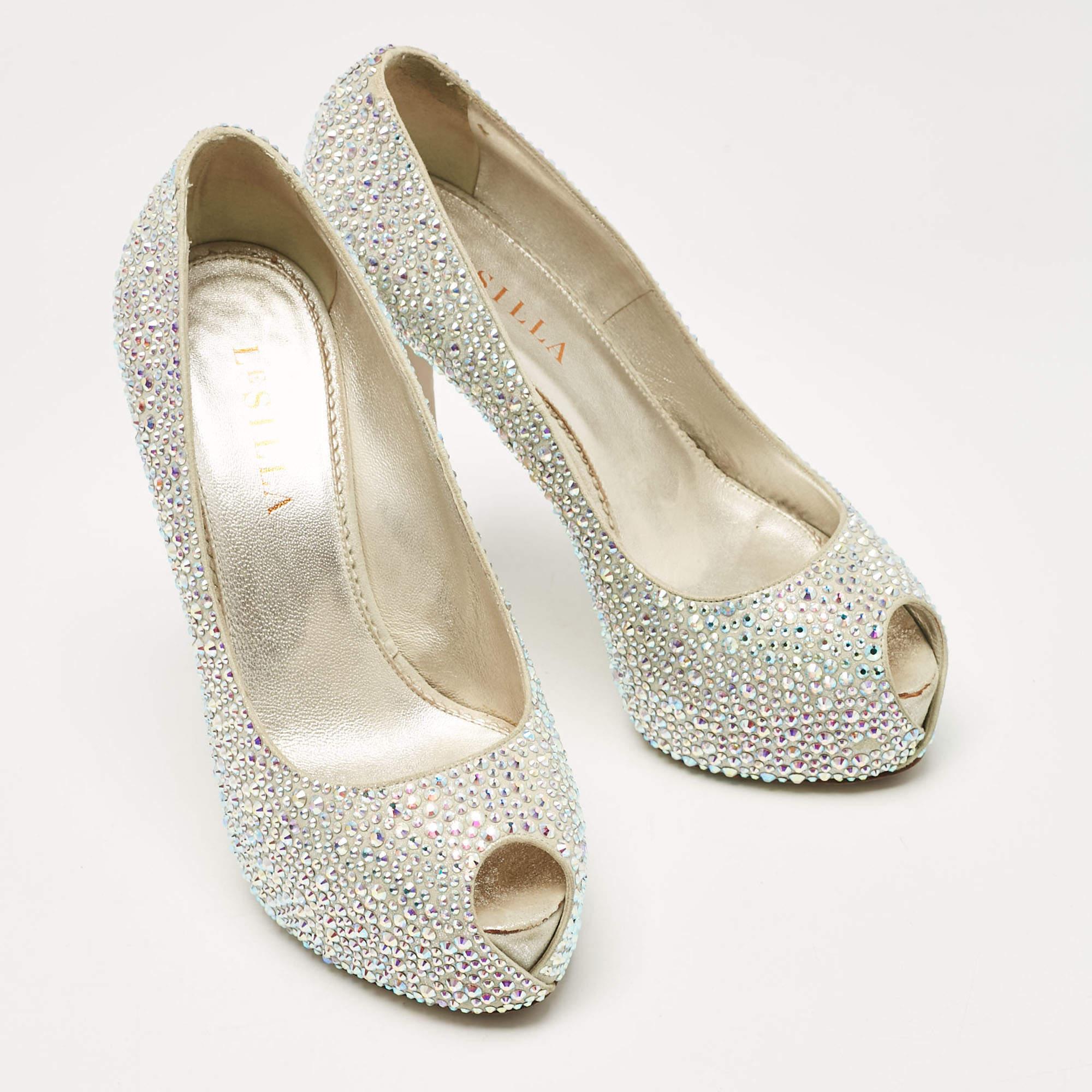 Le Silla Silver Crystal Embellished Suede Peep Toe Platform Pumps Taglia 37 In condizioni buone a Dubai, Al Qouz 2