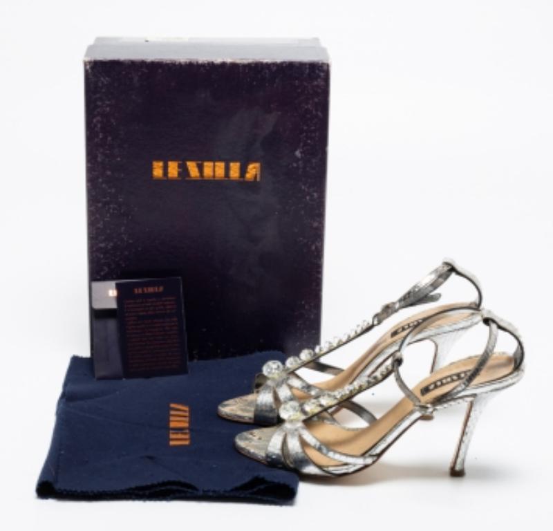 Le Silla Silver Python Embossed Leather T-Strap Platform Sandals Size 37.5 en vente 4