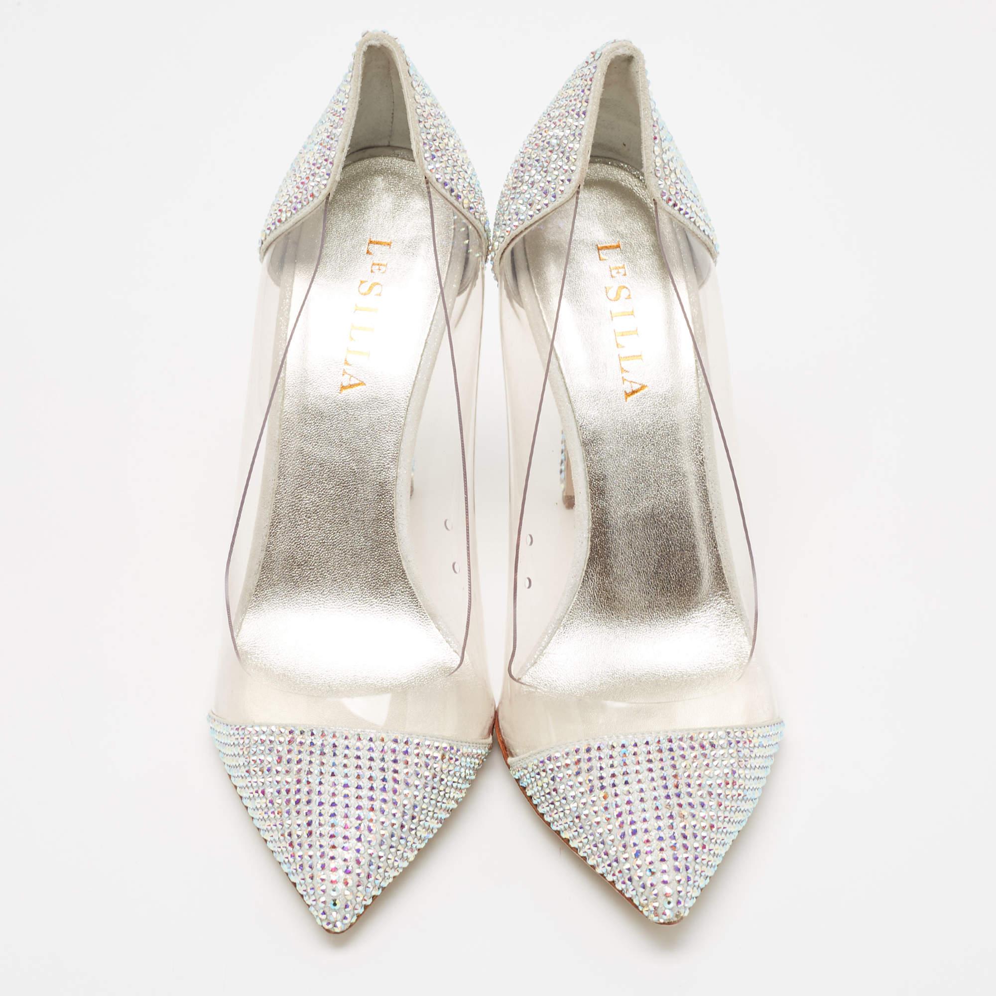 Le Silla Silver Suede and PVC Crystal Embellished Pumps Size 39.5 In Good Condition For Sale In Dubai, Al Qouz 2