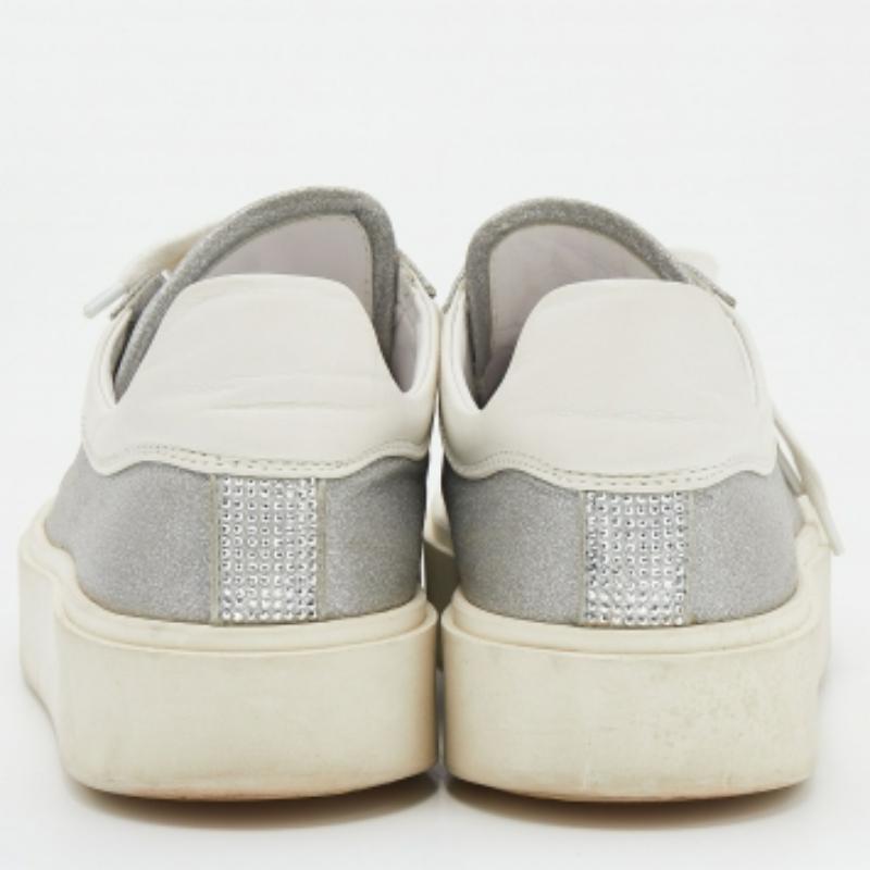 Le Silla - Baskets en cuir et paillettes argentées/blances, taille 38 Bon état - En vente à Dubai, Al Qouz 2