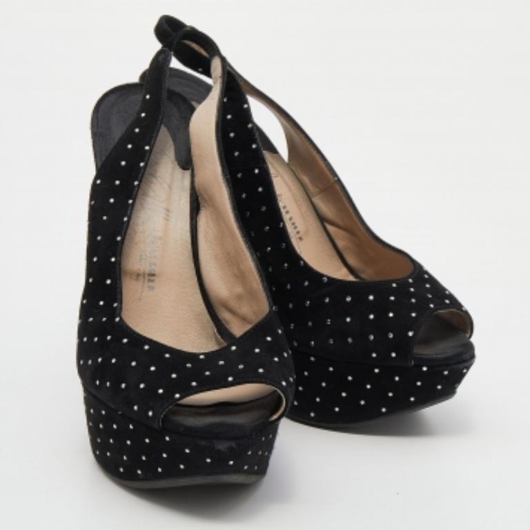 Le Silla Suede Crystal Wedge Platform Slingback Sandals Size 38 État moyen - En vente à Dubai, Al Qouz 2