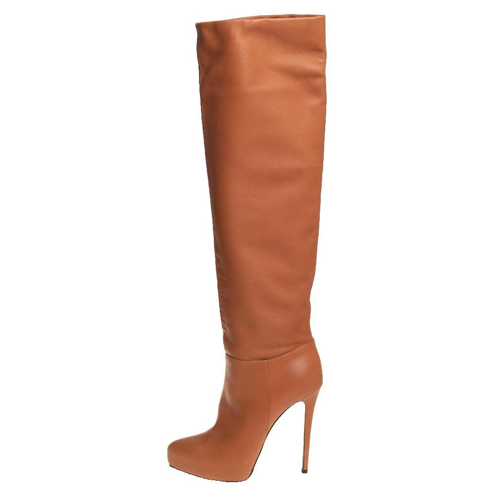 These Le Silla boots are a reflection of the label's immaculate artistry in shoemaking. They come in an over-the-knee silhouette and are elevated by sleek stiletto heels. The boots are finished off with a tan hue and comfortable insoles.

