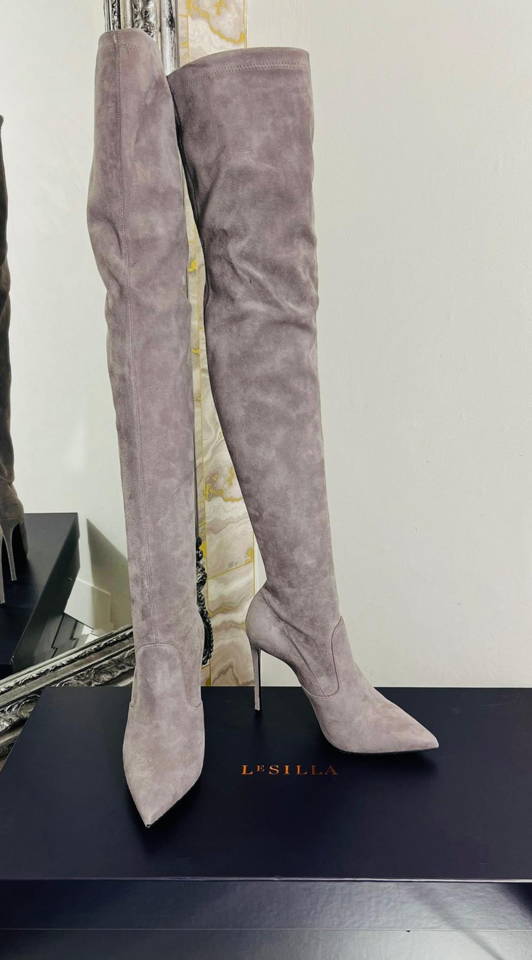 Le Silla Thigh-High Suede Boots

Taupe, heeled 'Eva' boots designed with stretch, pull-on style.

Detailed with pointed toe and high stiletto heel.

Size – 36

Condition – Excellent/Brand New

Composition – Suede

Comes with – Box