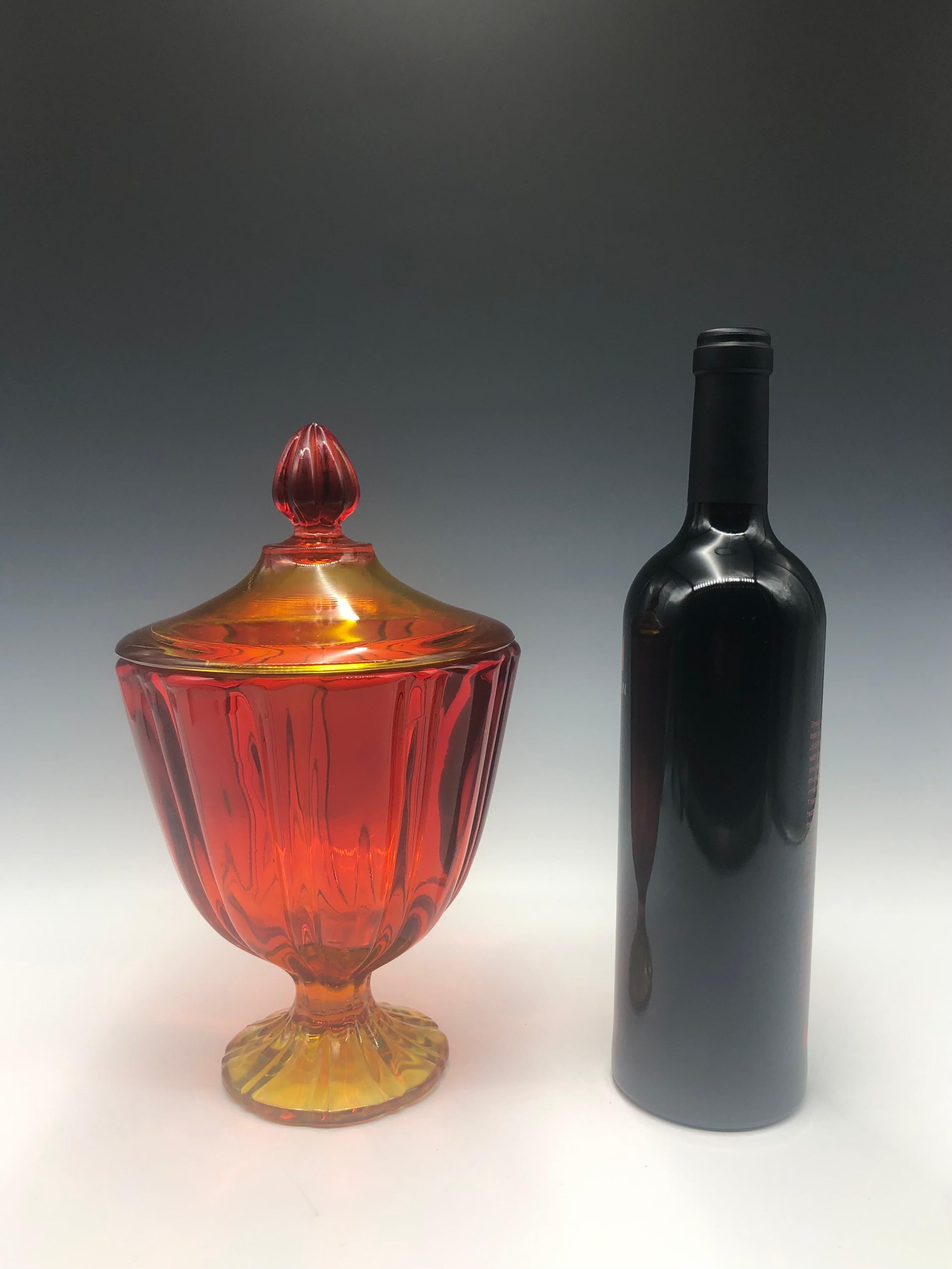 Gorgeous large vintage mid-century modern deep orange-red Amberina colored L.E. Smith pressed glass compote candy dish with a yellow lid and base. 

Size: 11