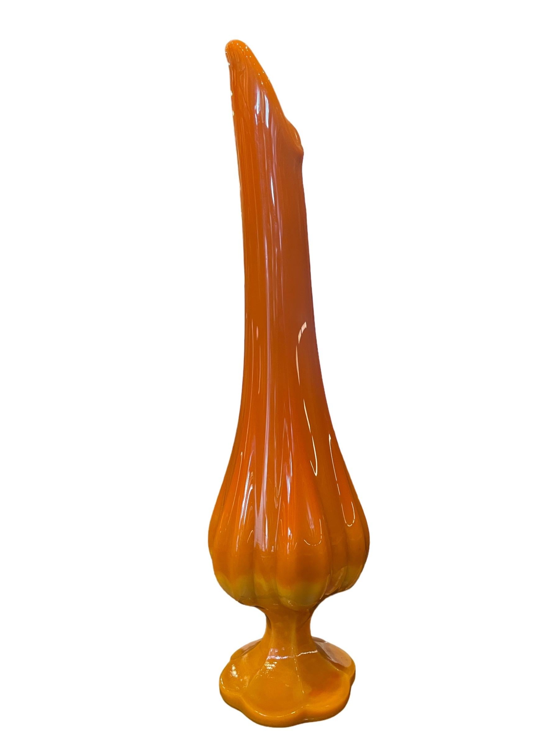 LE Smith Vintage Swung Bittersweet Orange Vase  In Excellent Condition For Sale In Greenport, NY