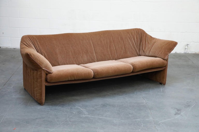 Le Stelle' Three Seat Sofa by Mario Bellini for B&B Italia, 1974, Signed at  1stDibs