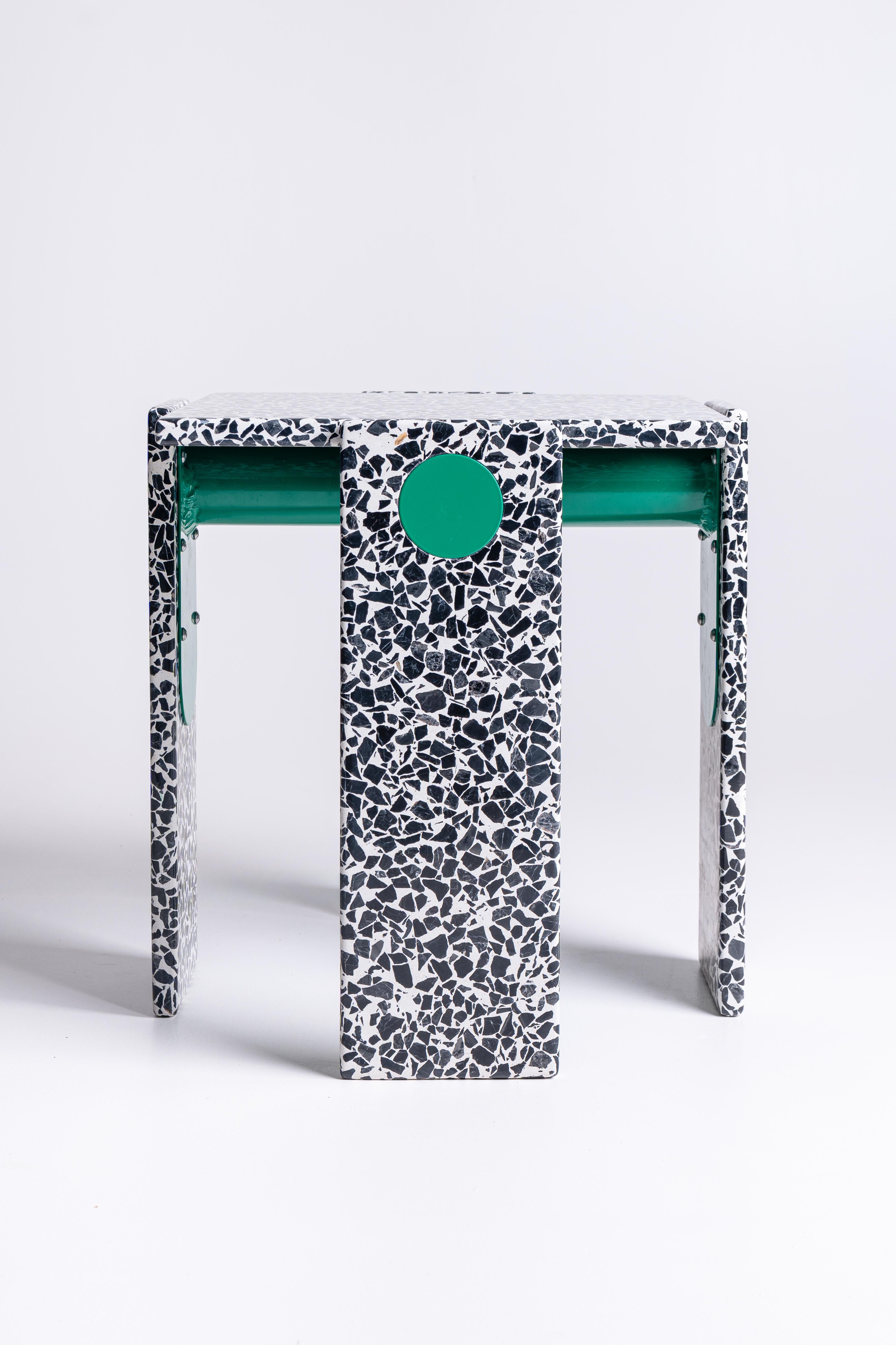 Moderne Le Tabouret - Tabouret en terrazzo en édition limitée par Zyva Studio pour Mosaic Factory en vente
