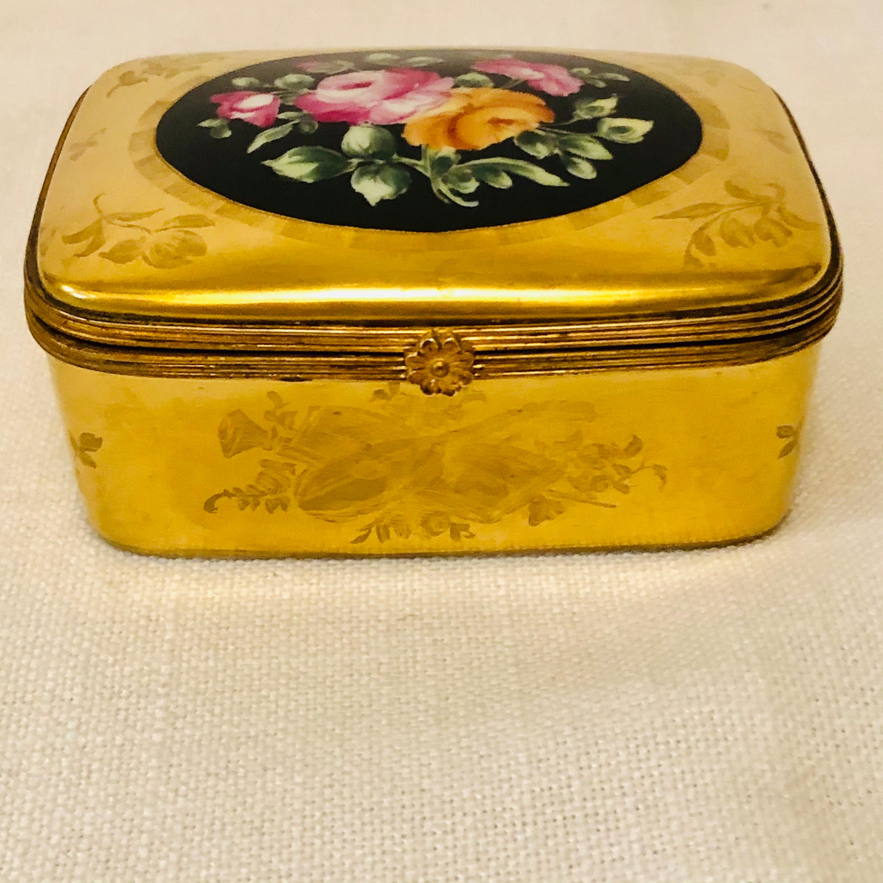 Le Tallec Box with a Gold BackGround and a Central Painting of a Flower Bouquet In Good Condition In Boston, MA
