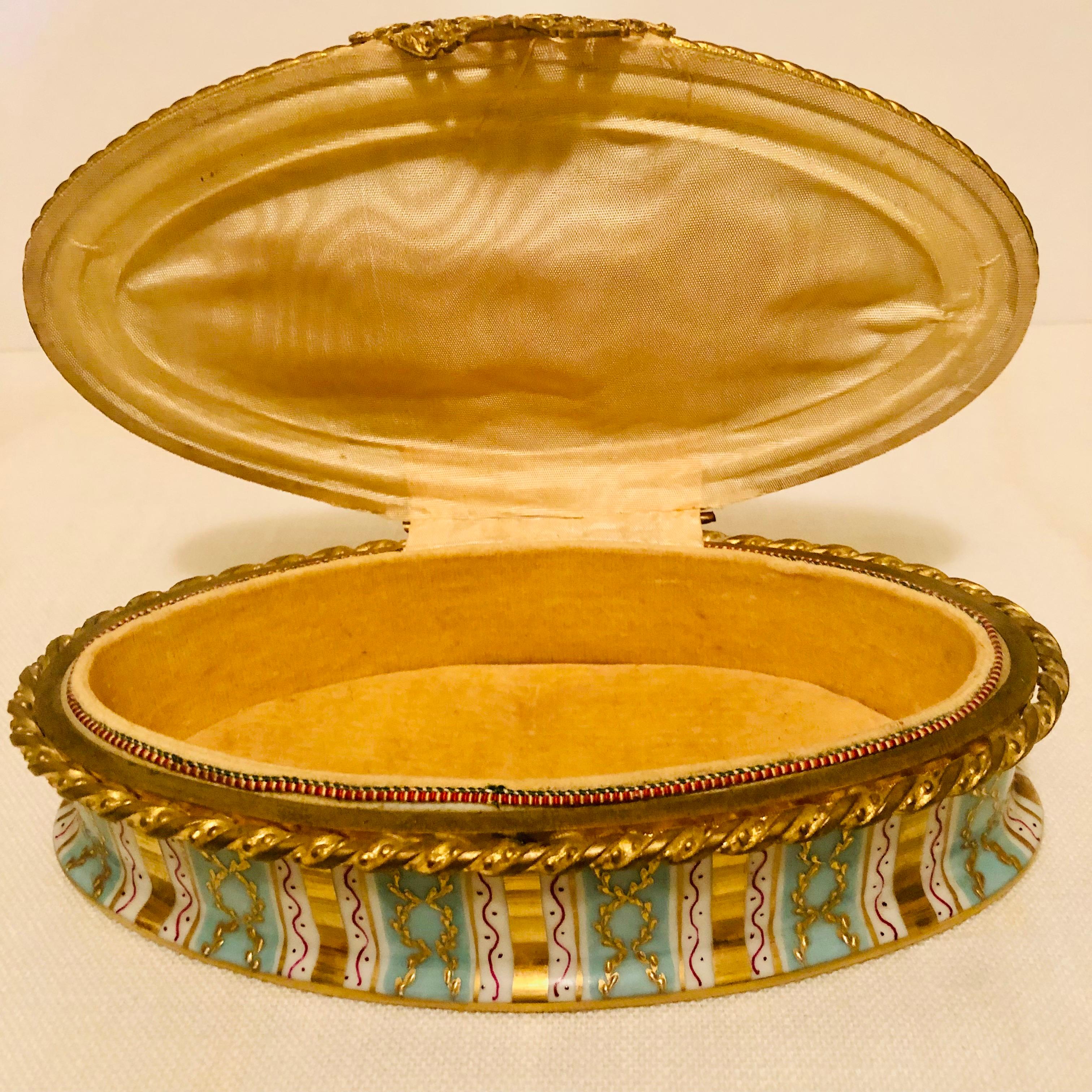 Milieu du XXe siècle Boîte Le Tallec à rayures aqua et or et décoration circulaire en relief