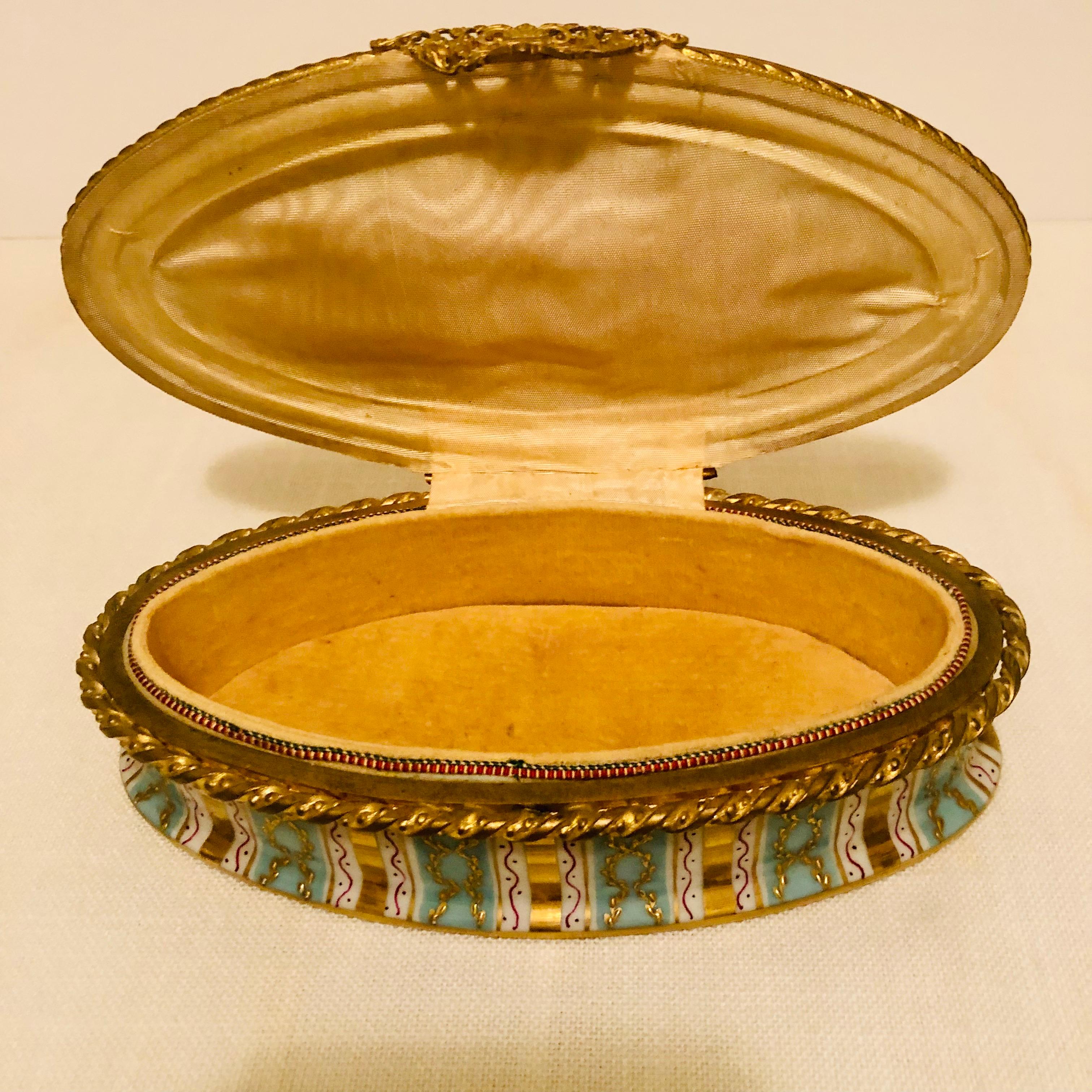 Porcelaine Boîte Le Tallec à rayures aqua et or et décoration circulaire en relief