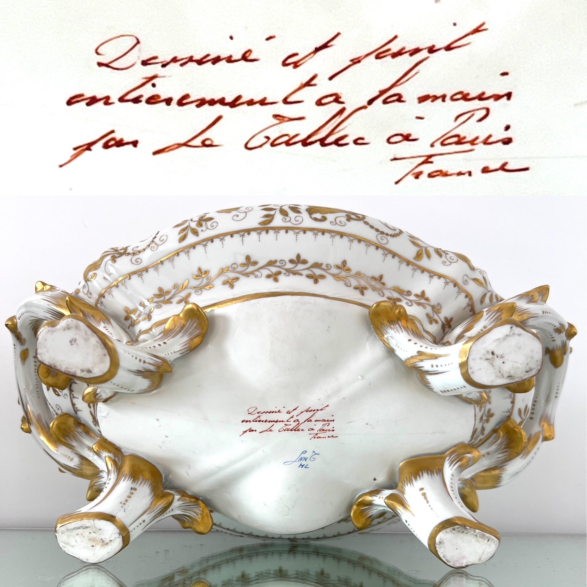 Sopera de porcelana pintada a mano Le Tallec con motivos en pan de oro, París, c. 1960 en venta 4
