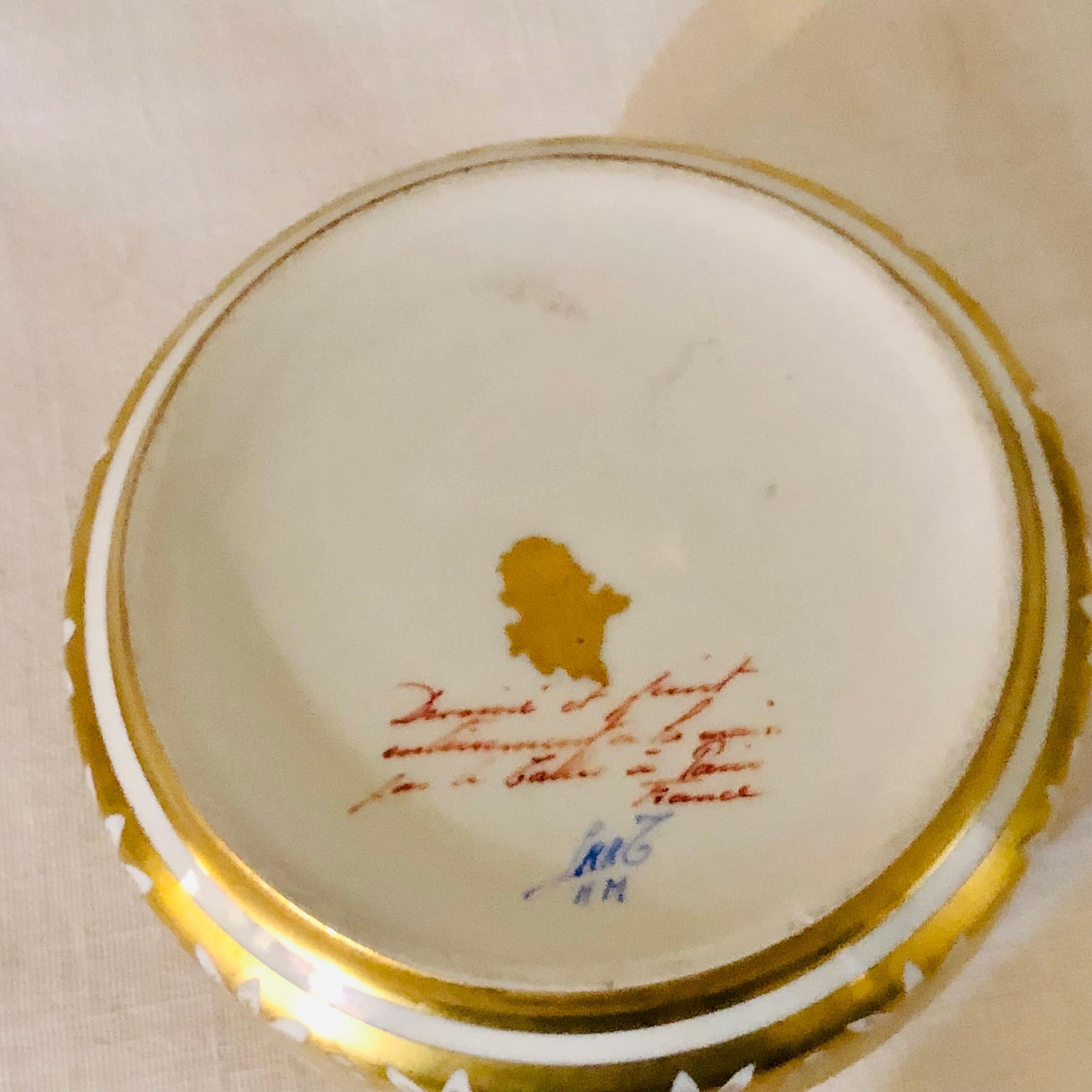 Porcelaine Boîte en porcelaine Le Tallec avec décoration peinte en or sur fond de porcelaine blanche
