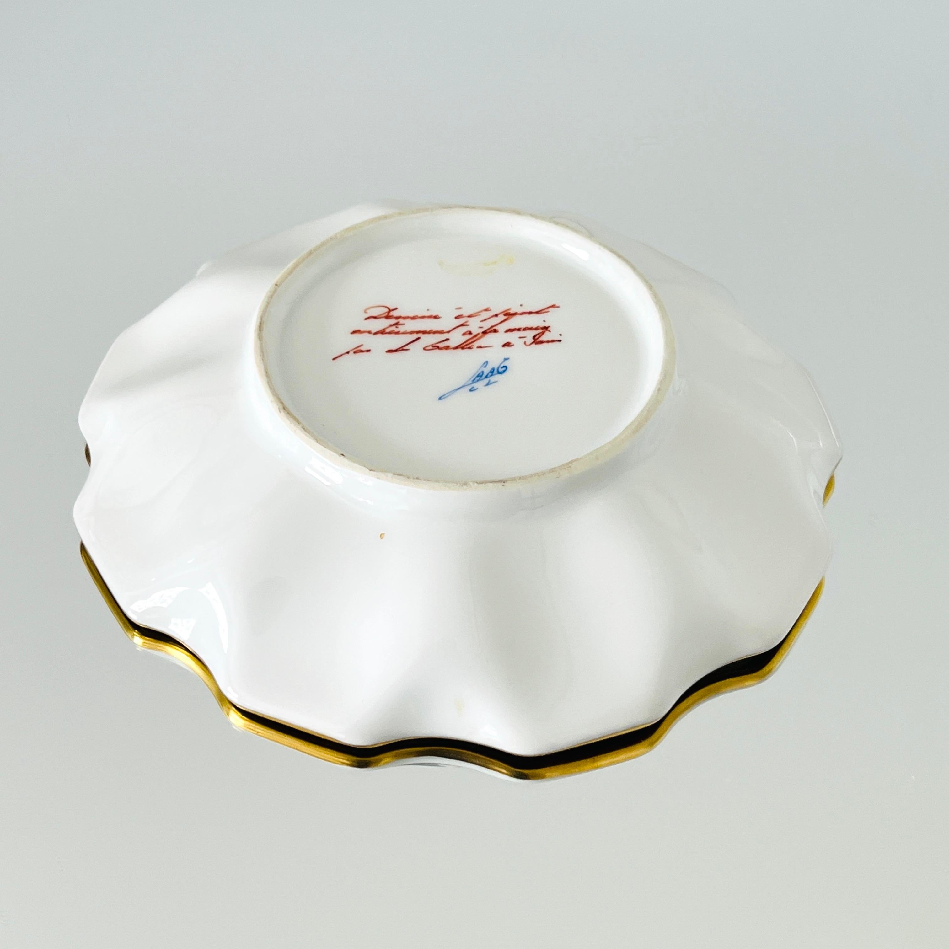 Ensemble tasse à bonbons et plat en porcelaine Le Tallec avec motif d'abeille de Napoléon en or, vers 1952 4