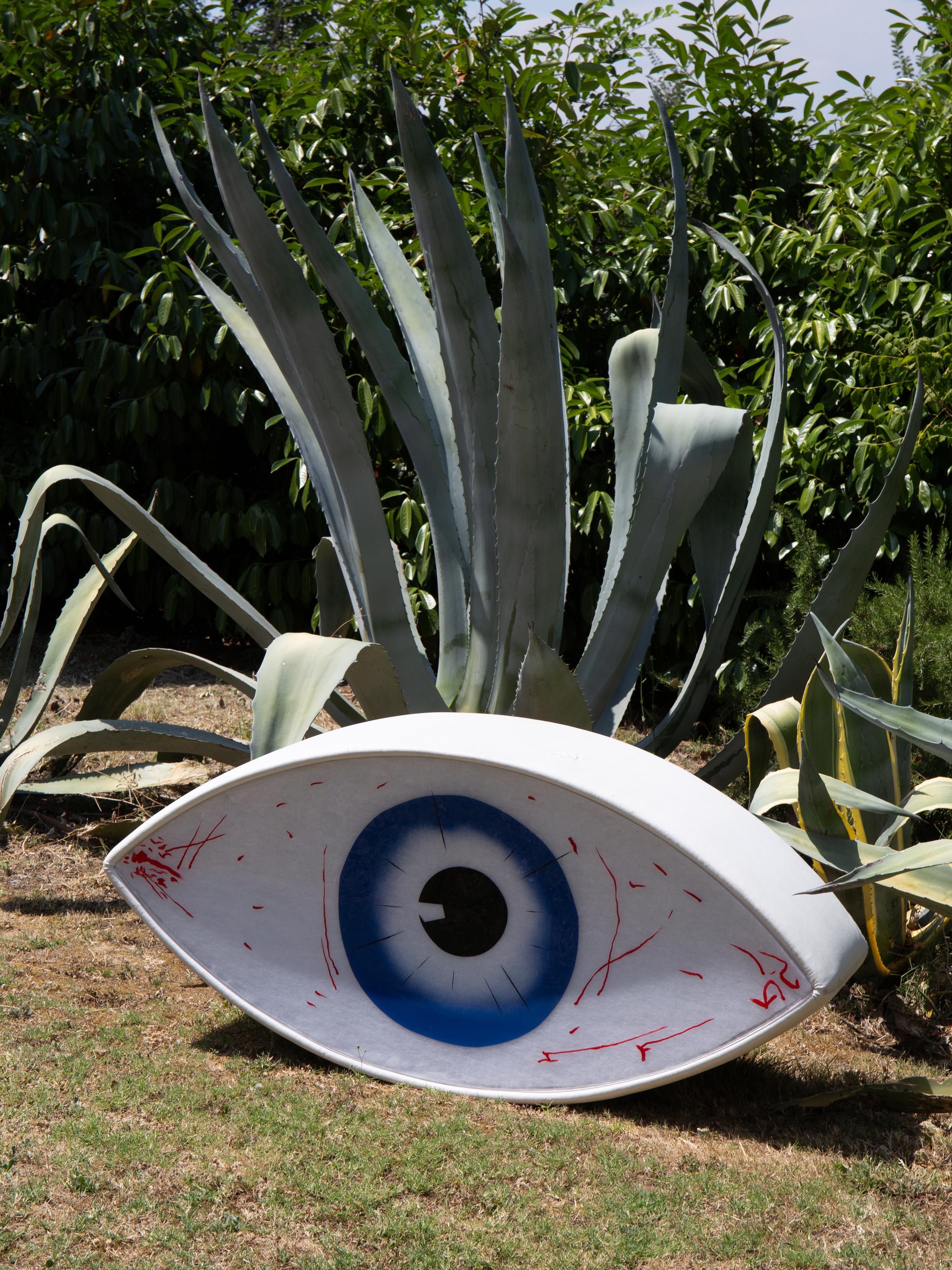 Designed in 1971 - Paradisoterrestre Edition 2020

Part of the historic and revolutionary operation Ultramobile, conceived by Dino Gavina in 1971 with the aim of surprisingly adapting the surrealist object to everyday use, Le Témoin by Man Ray is