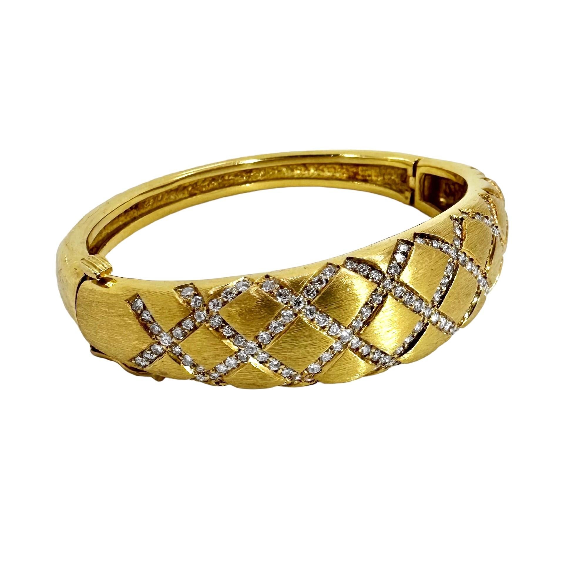 Le Triomphe 18K Yellow Gold and Diamond Quilted Design Bangle bracelet For Sale 1