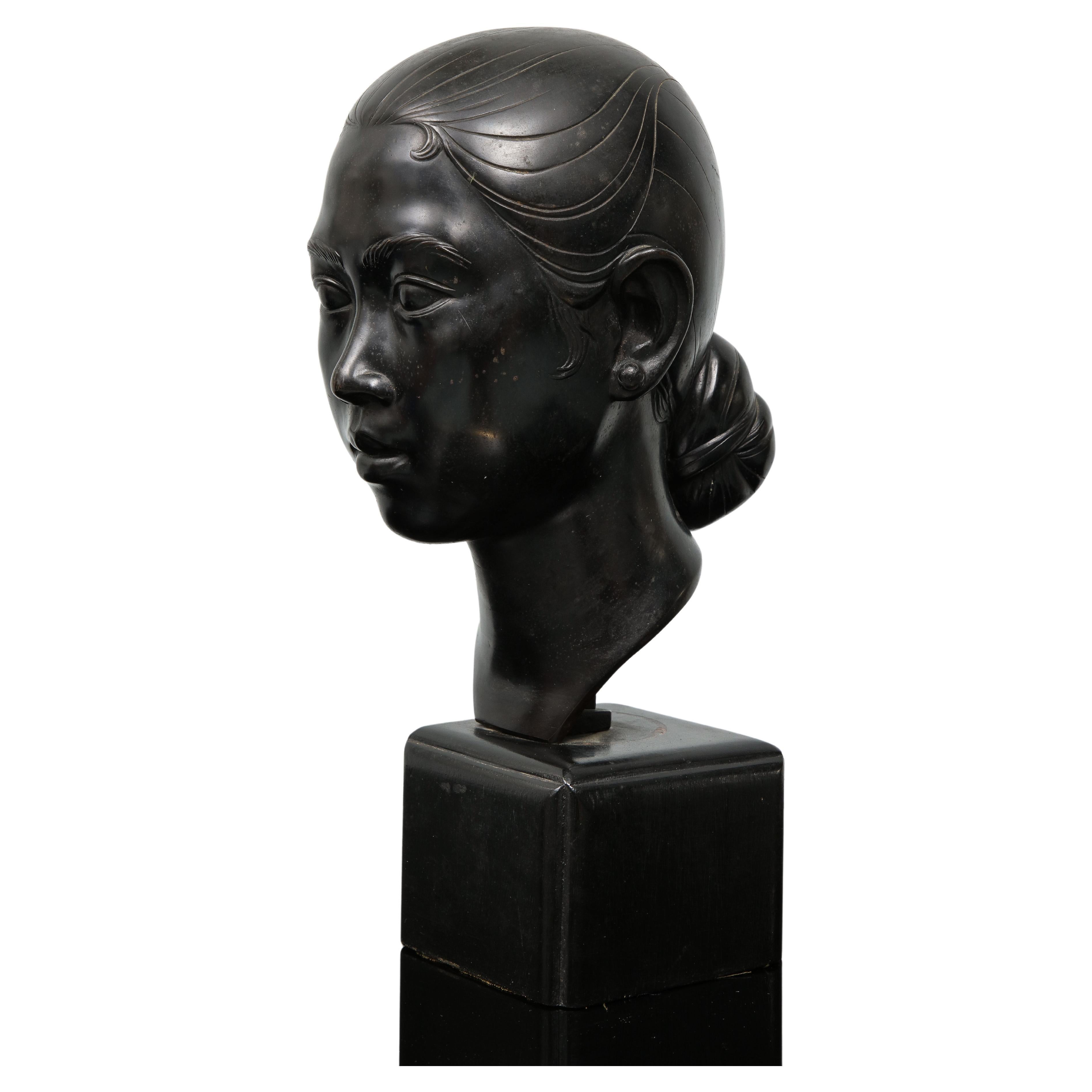 Mid-Century Modern Le Van Mau - Bronze d'une jeune femme vietnamienne en vente