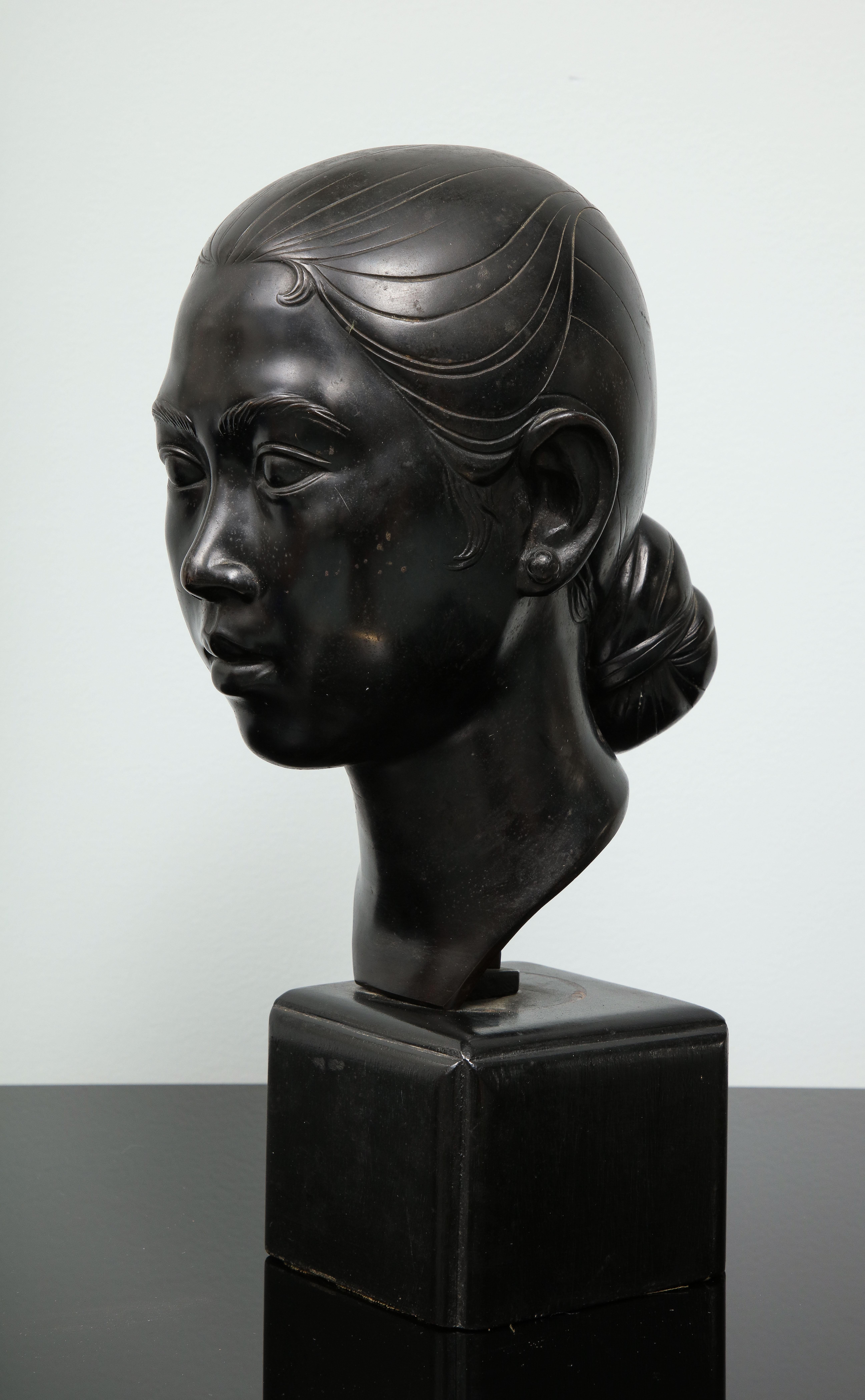 Le Van Mau Bronze of A Young Vietnamese Woman For Sale 3