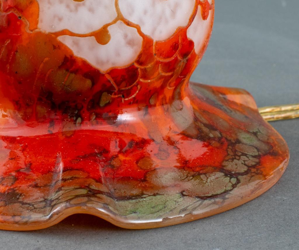 Le Verre Français Art Déco Base de lampe en verre camée en vente 2