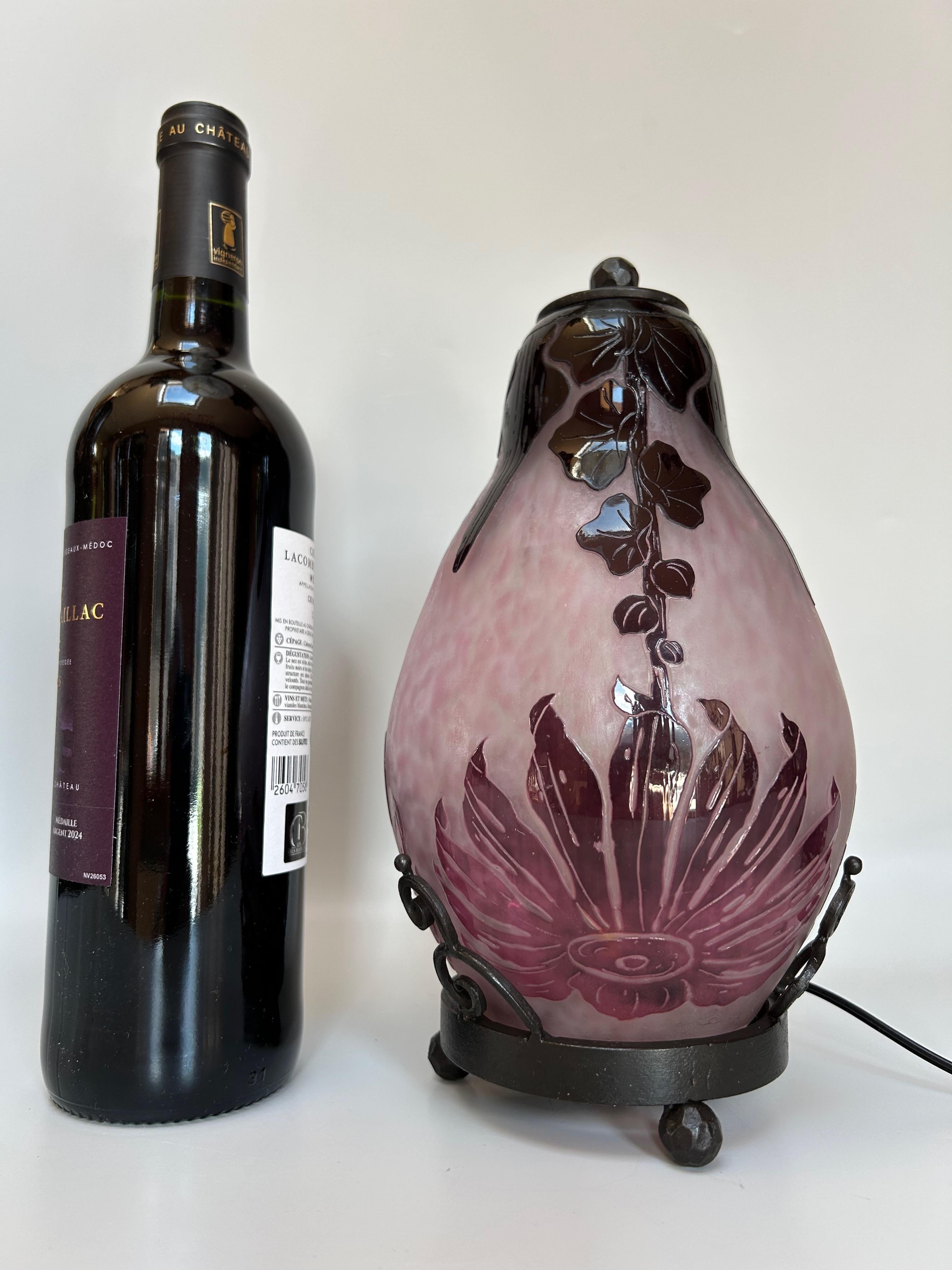 Le Verre Français Luz nocturna Art Decó Dalia en Excelente estado para la venta en NANTES, FR
