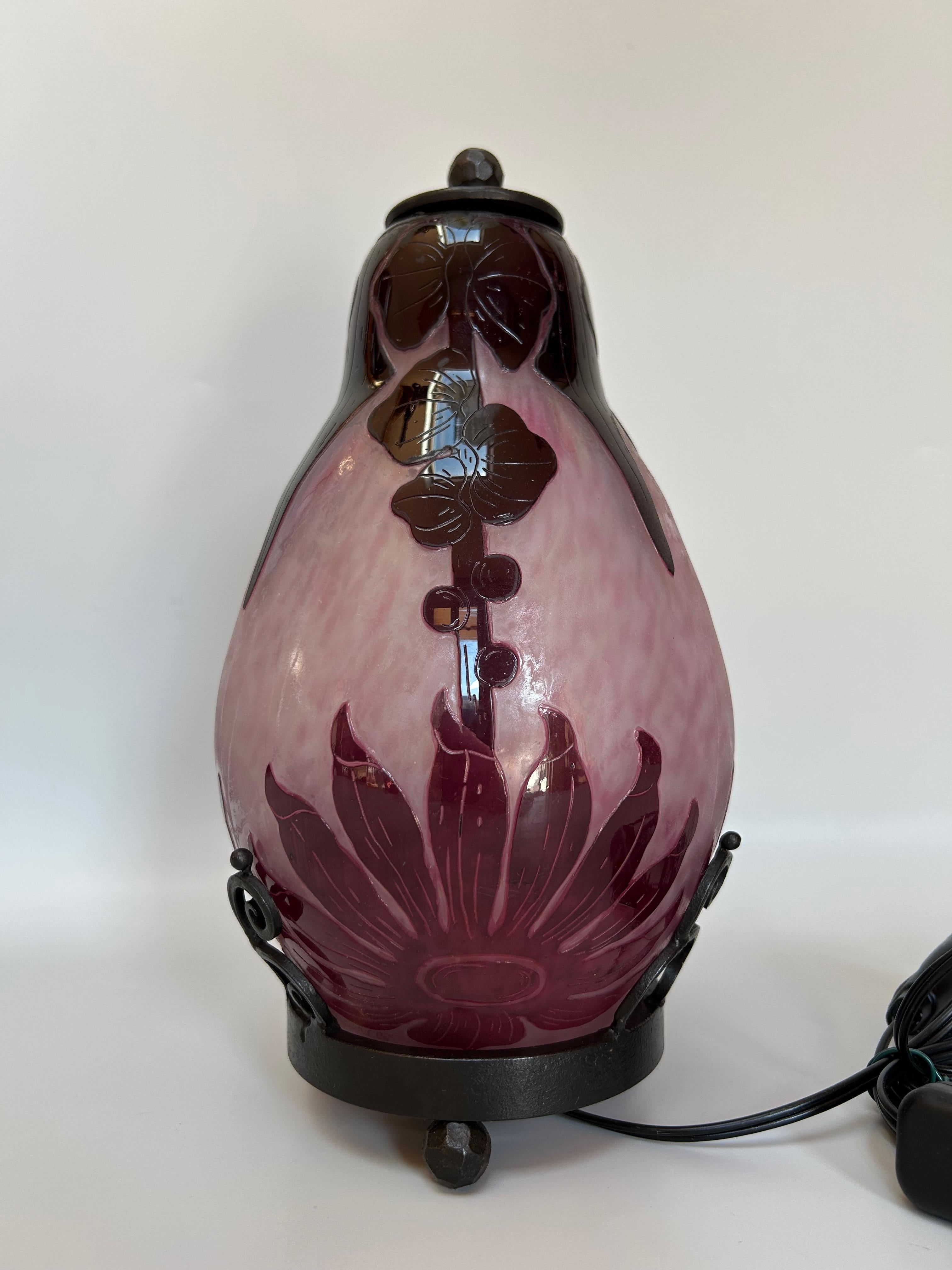 Le Verre Français Luz nocturna Art Decó Dalia Vidrio en venta