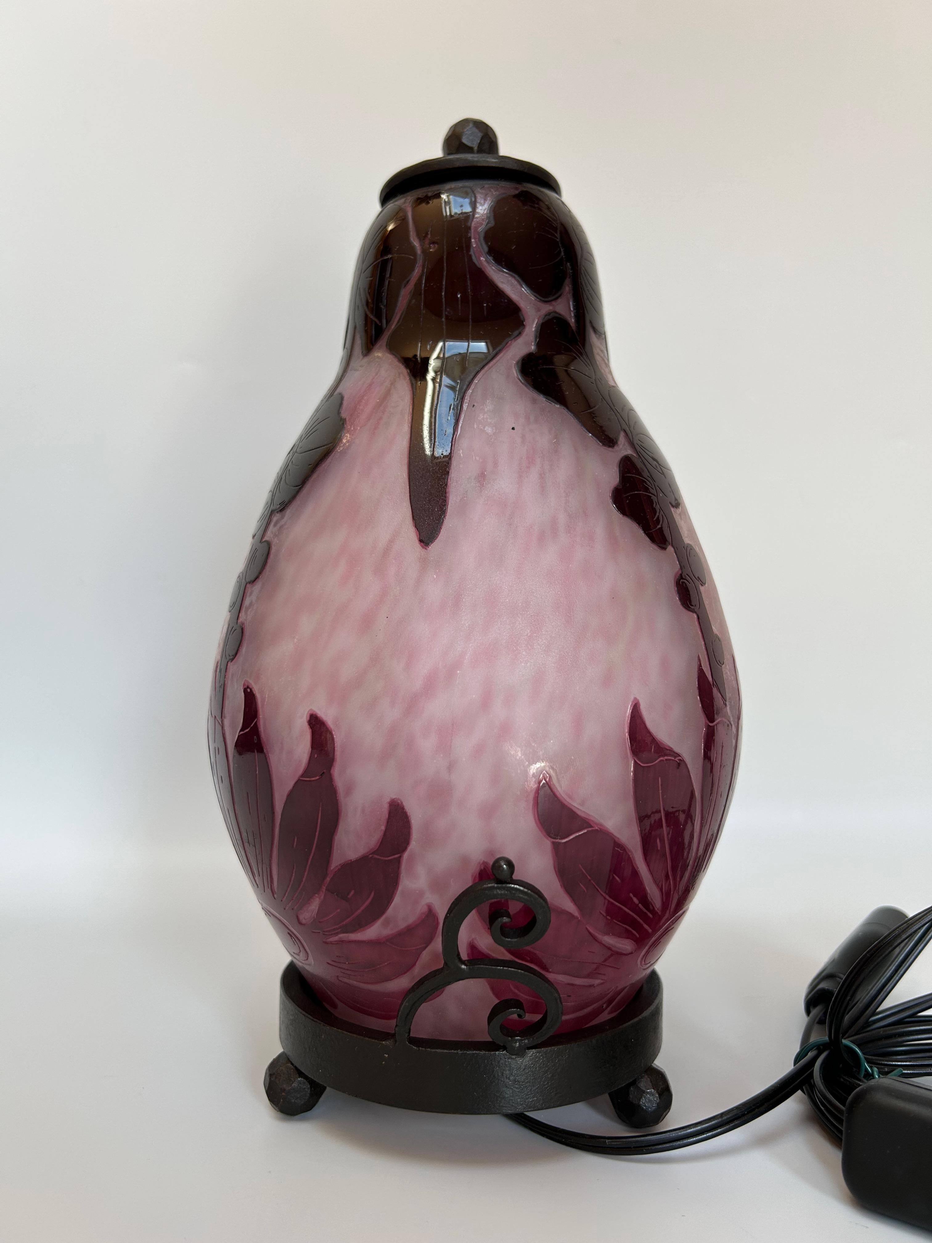 Le Verre Français Luz nocturna Art Decó Dalia en venta 1
