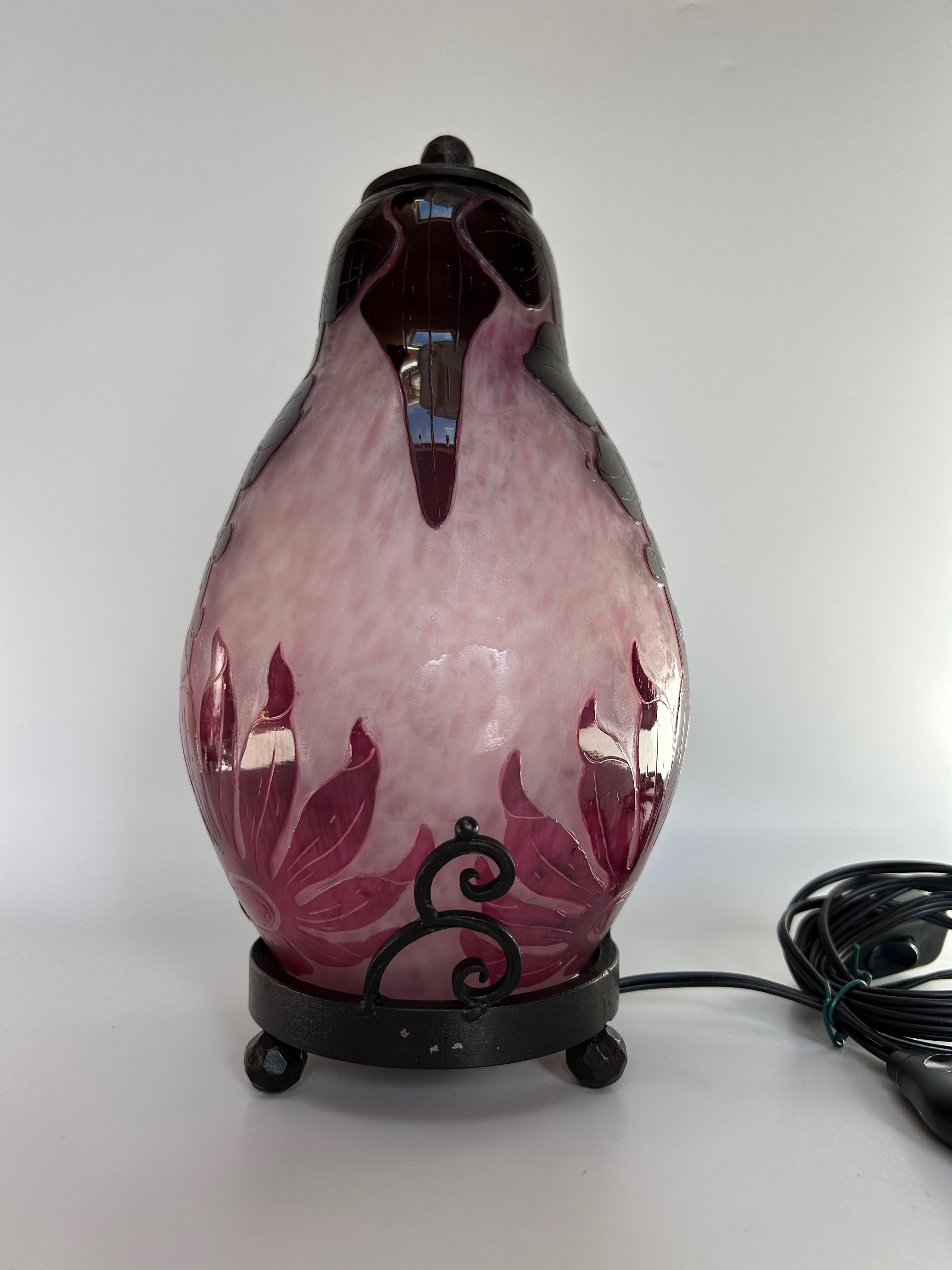 Le Verre Français Luz nocturna Art Decó Dalia en venta 3