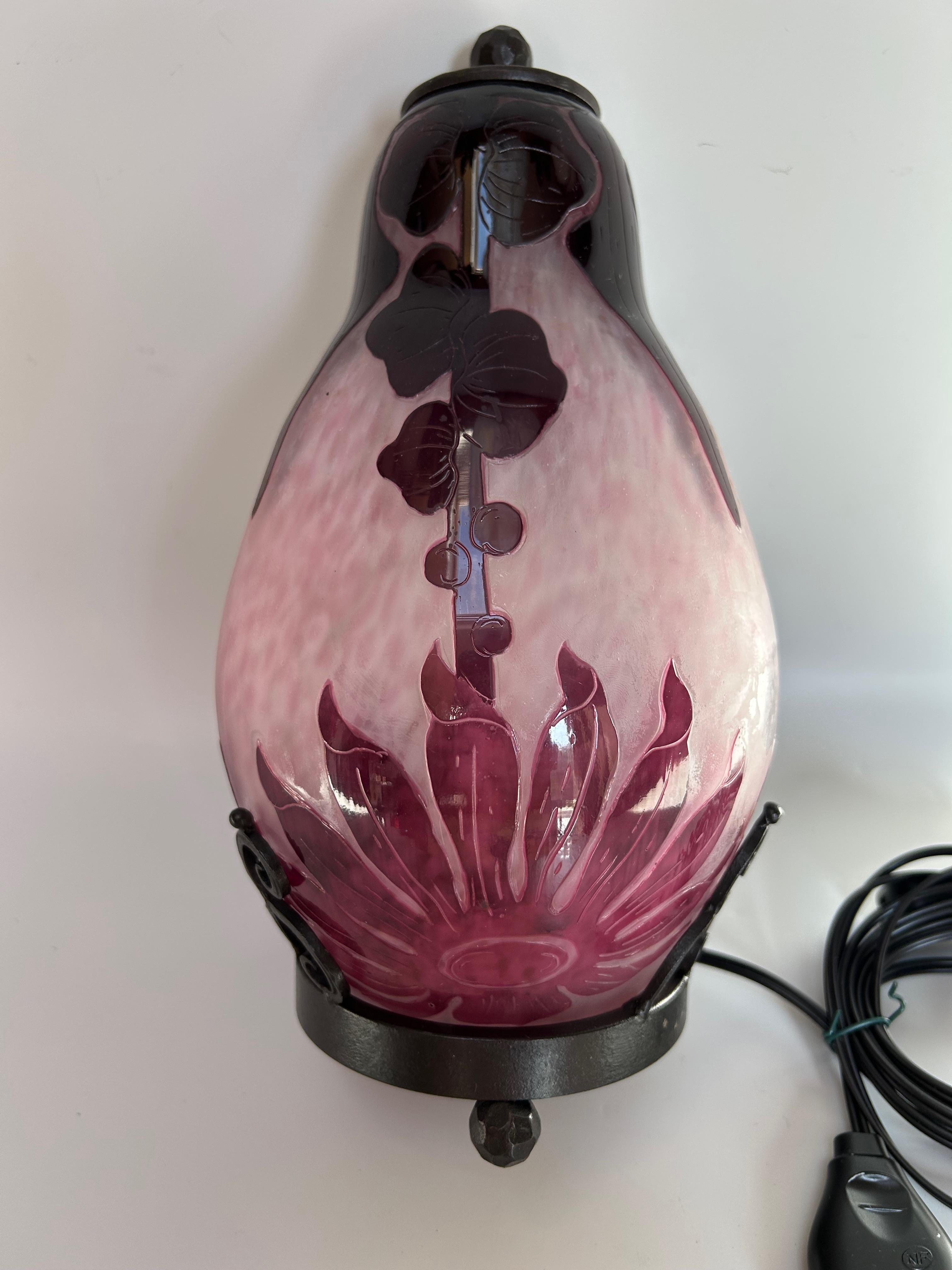 Le Verre Français Luz nocturna Art Decó Dalia en venta 4