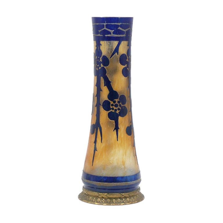 Le verre francais art deco glass
Art Deco style glass
Colored glass: yellow and orange with geometric flowers and a bronze base
Artist Charles Schneider
Circa 1920, French origin
It has a caramel glaze on its base that identifies it as an original