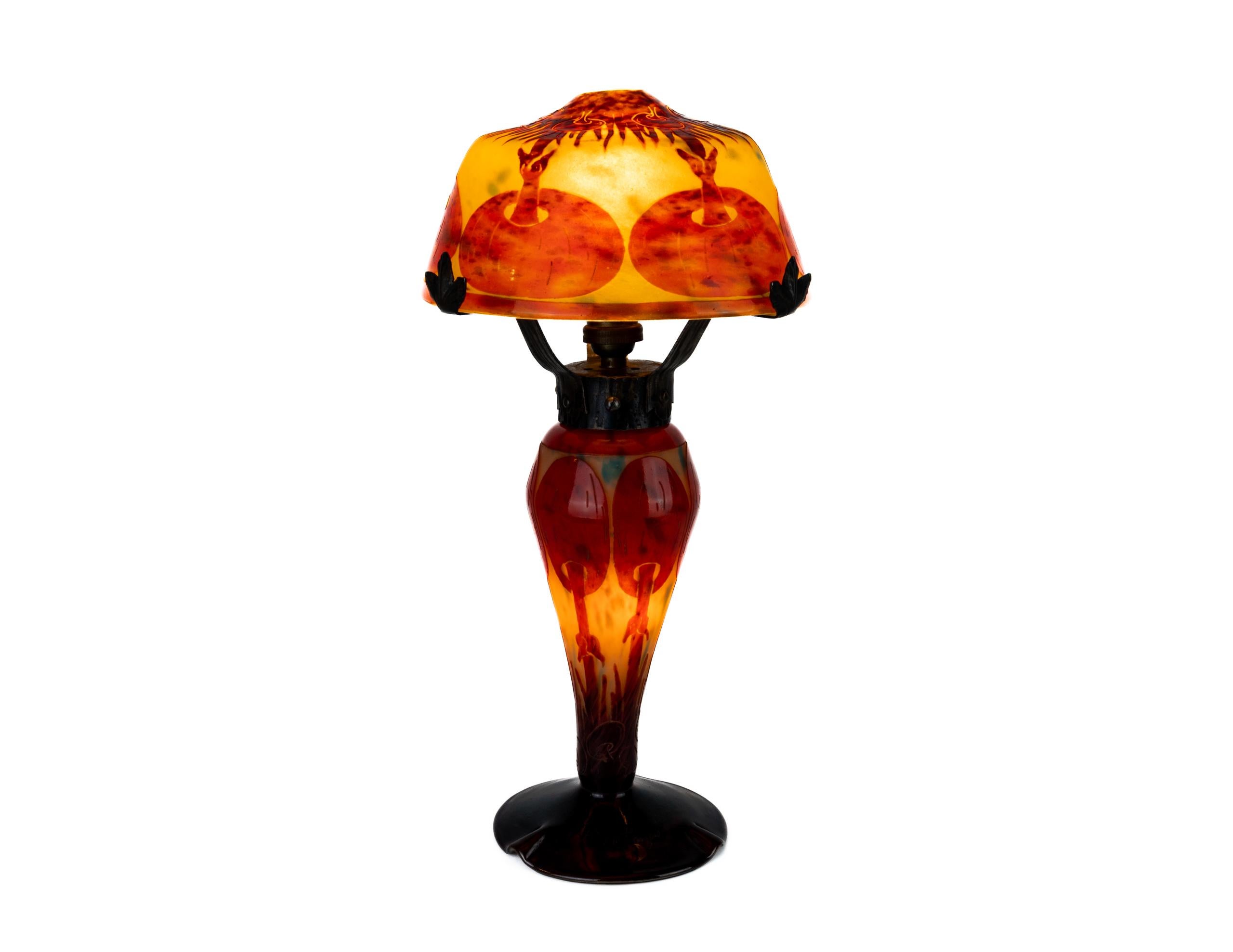 Le Verre Français – Art Deco table lamp in the “Coprin” motif – 1923 / 1926 In Good Condition In Linne, LI