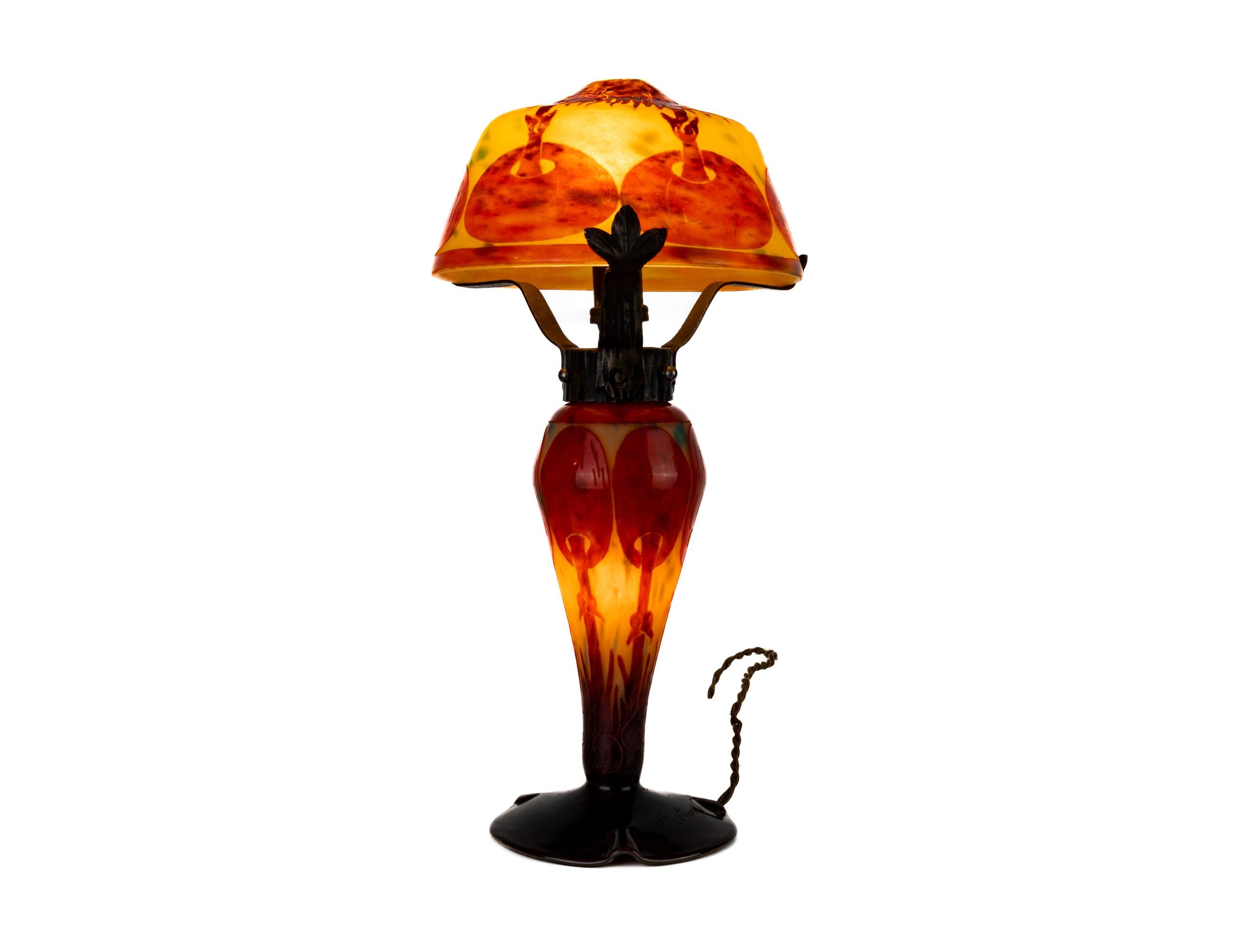 Glass Le Verre Français – Art Deco table lamp in the “Coprin” motif – 1923 / 1926