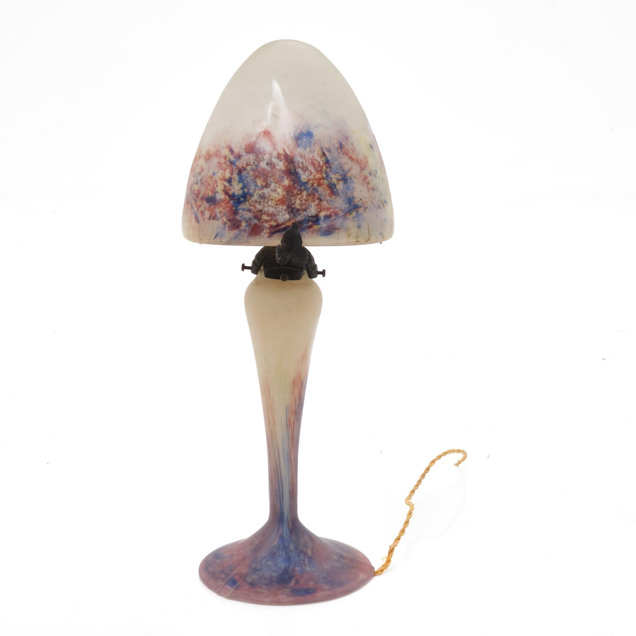 Français Lampe française Le Verre, verre d'art par Charles Schneider en vente