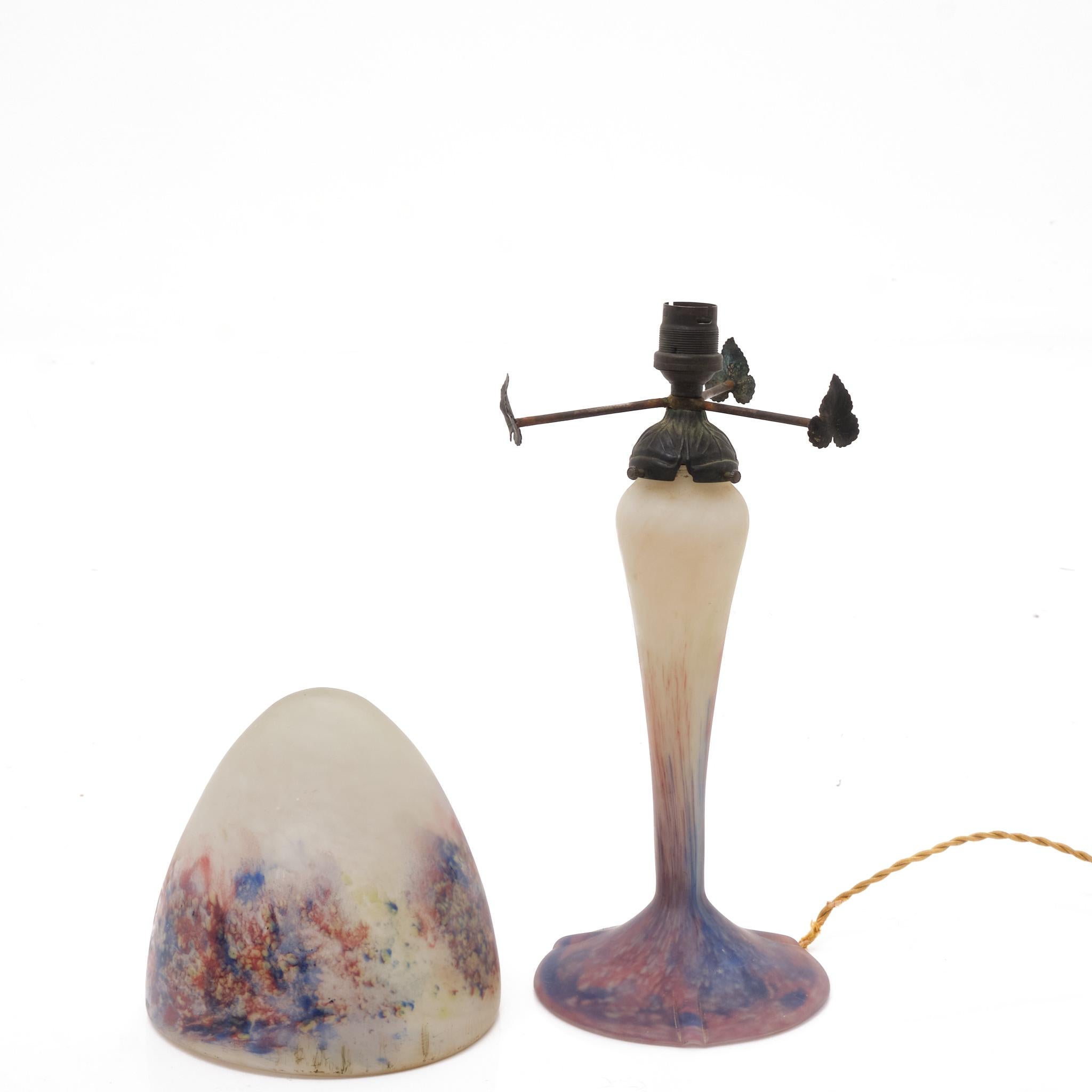 20ième siècle Lampe française Le Verre, verre d'art par Charles Schneider en vente