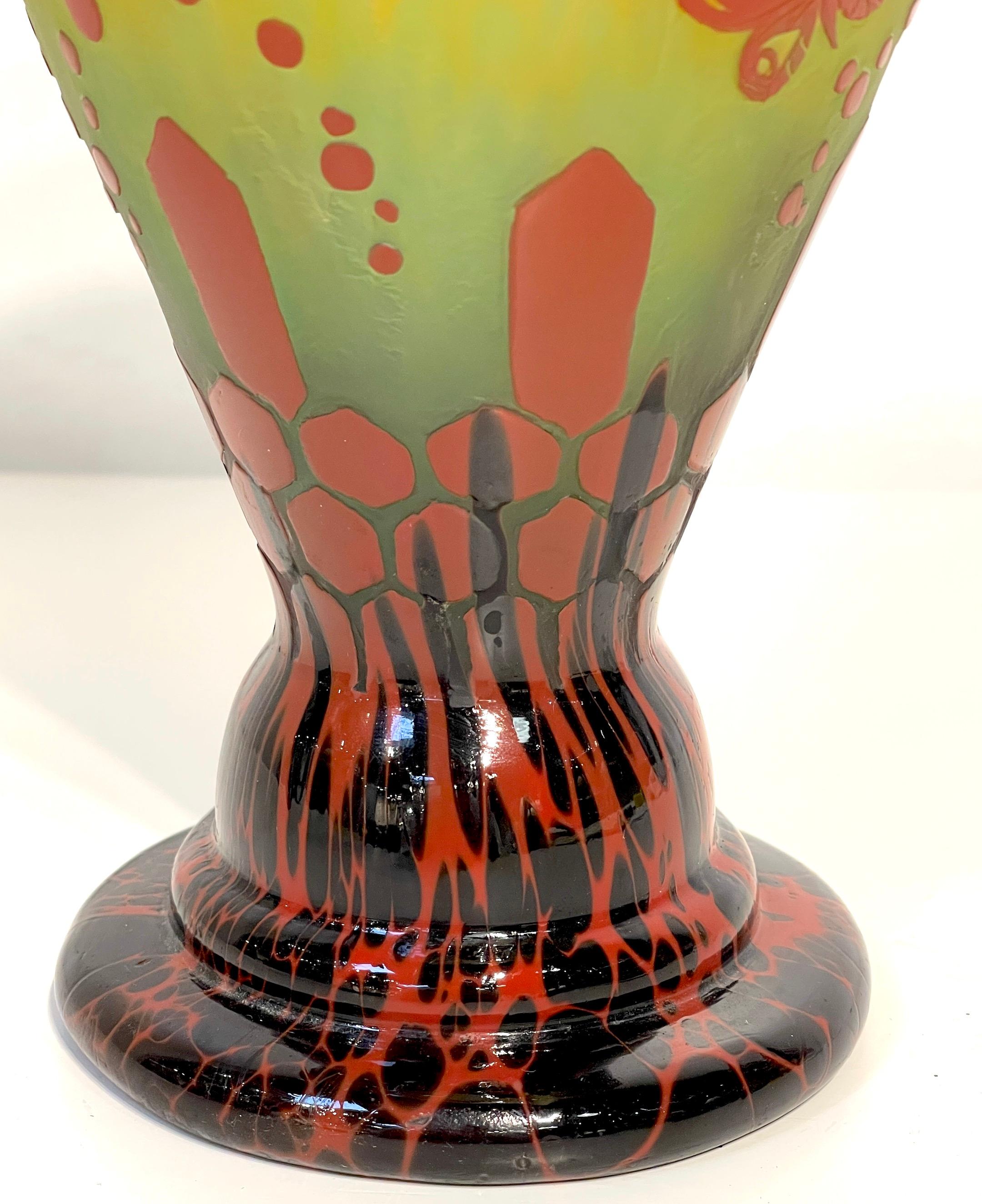 Le Verre Francais 'Papillons' French Cameo Art Glass Vase In Good Condition For Sale In West Palm Beach, FL