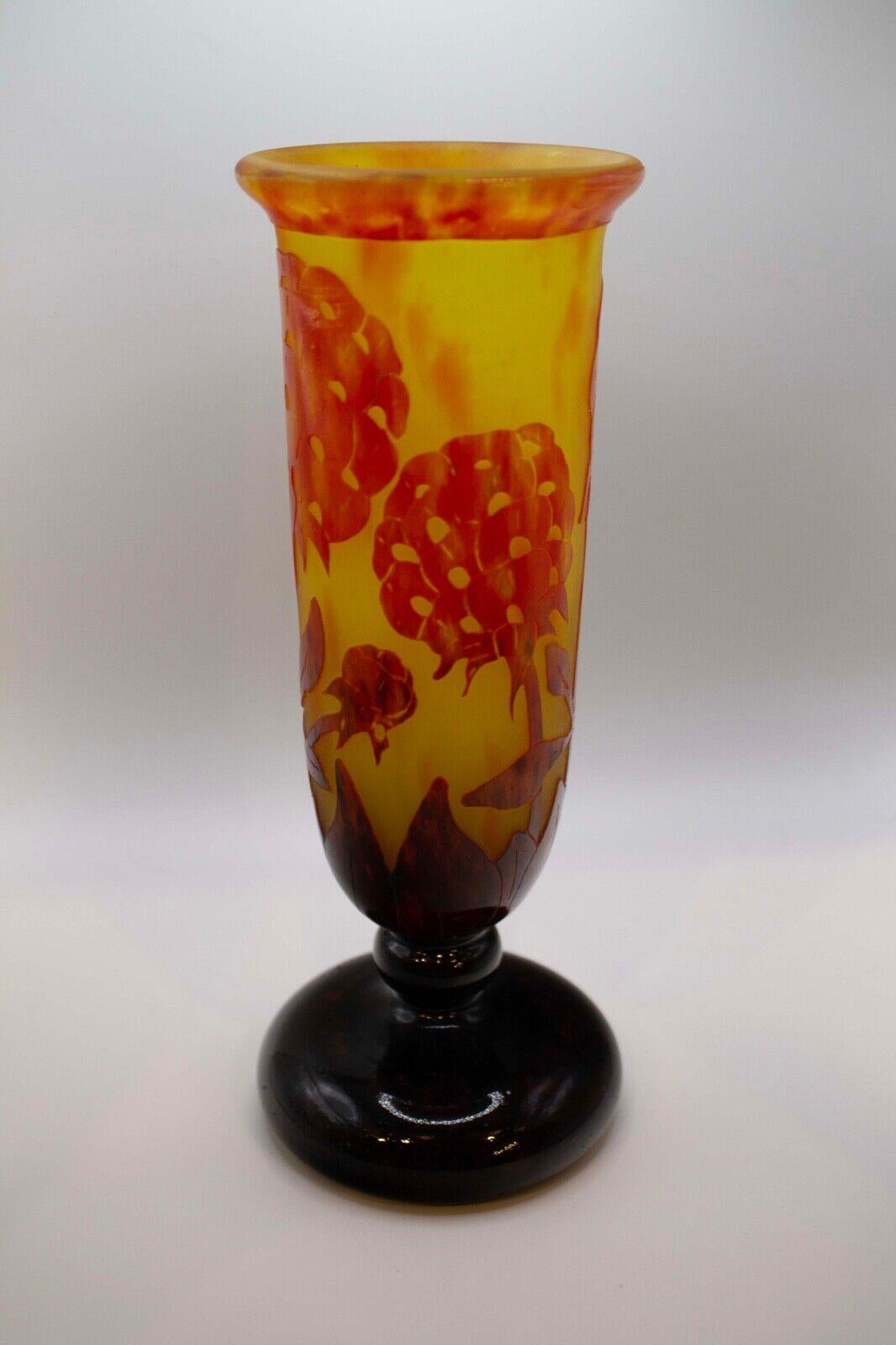 Le Verre Francais Pivoines Vase Art Nouveau Acid Etched Cameo Glass Floral In Good Condition For Sale In Keego Harbor, MI