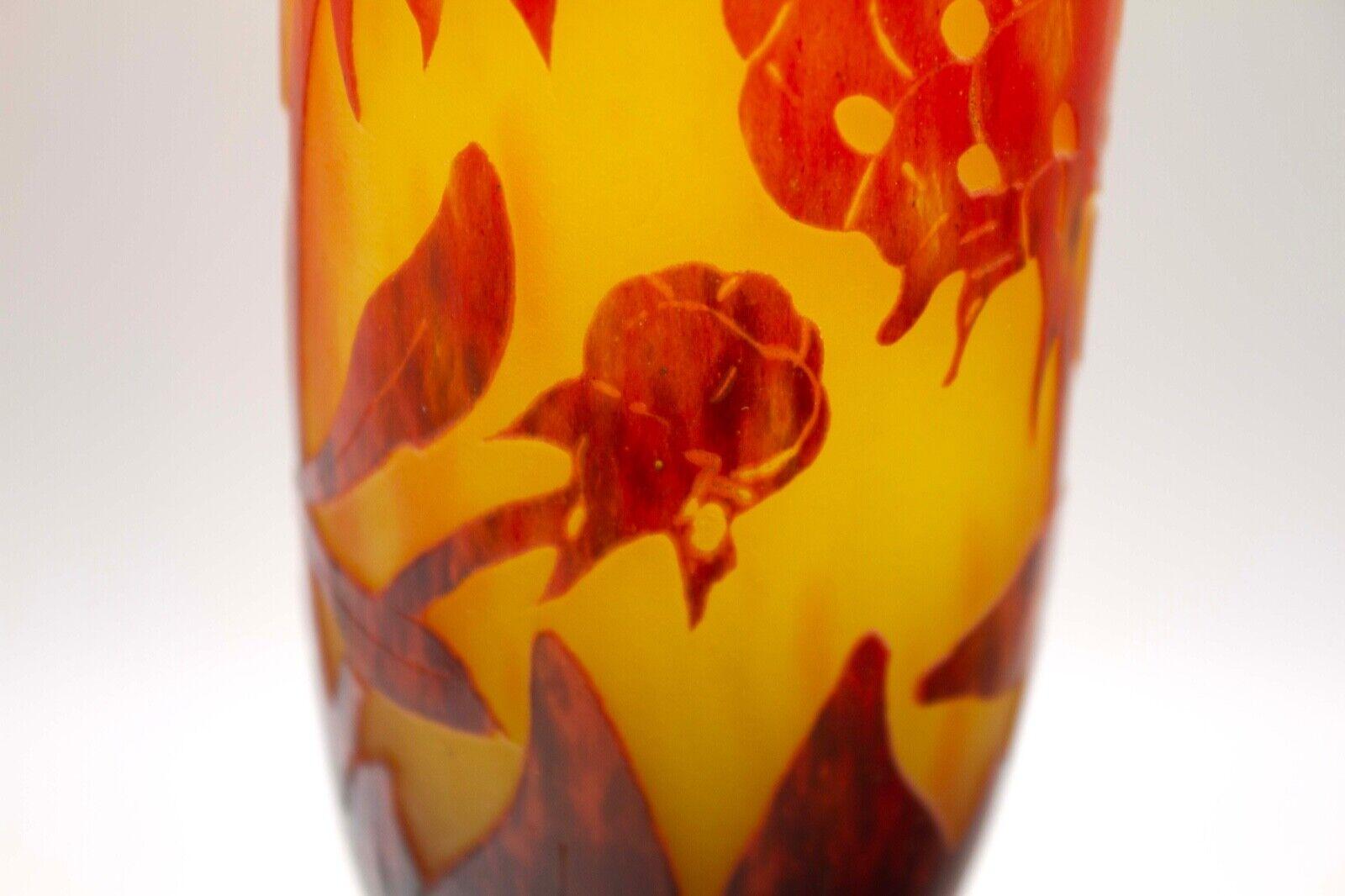 Début du 20ème siècle Le Verre Francais Pivoines Vase Art Nouveau Gravure Acide Camée Verre Floral en vente