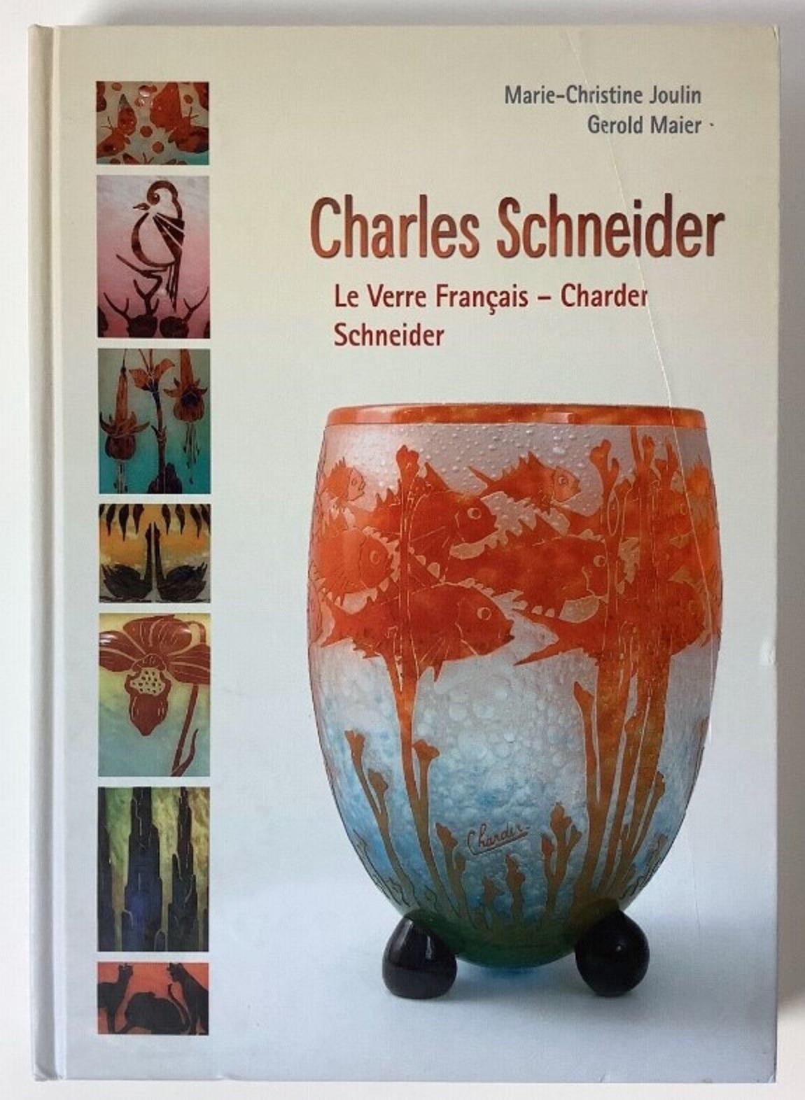 Vase Le Verre Francais 
Säure arbeitete
Das Kamee-Glas Le Verre war eine eigene, von Charles Schneider entworfene Kunstglaslinie. Sie wurde zur gleichen Zeit wie die von Schneider entworfenen Brillen (1918-1933) hergestellt. Ab 1919 wurden die